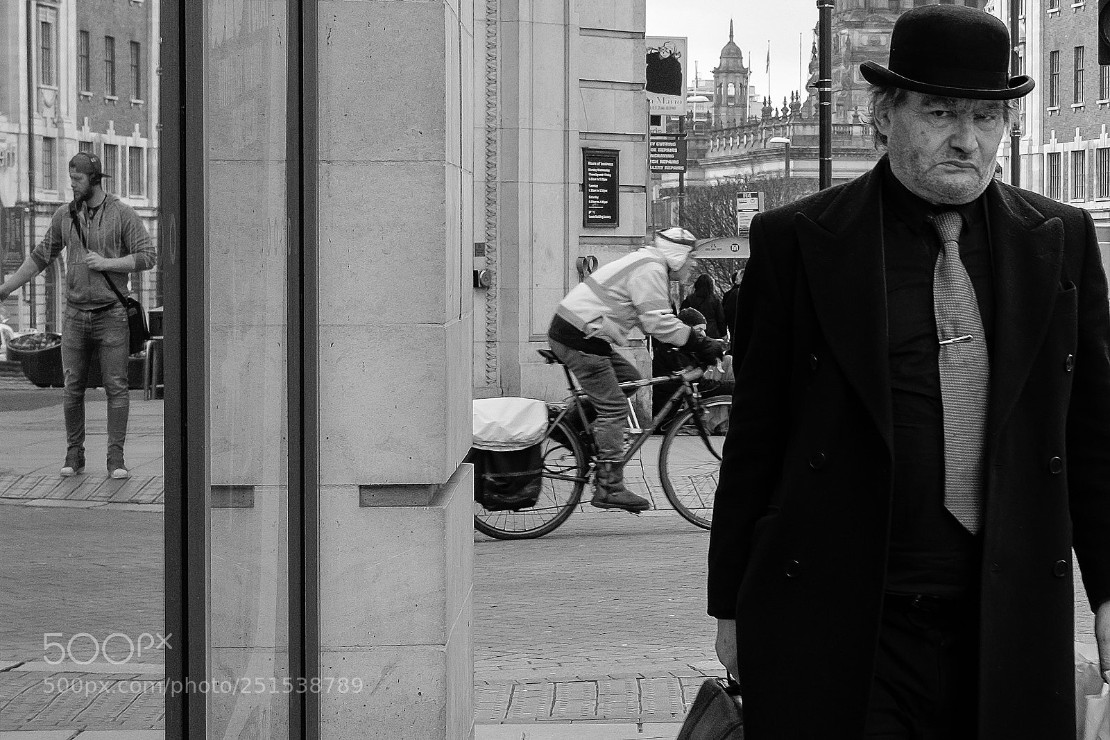 Fujifilm X100T sample photo. Walk, don't walk, ride photography