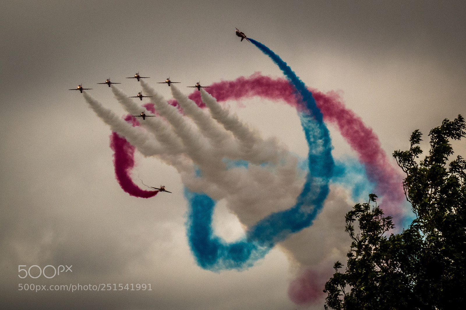Canon EOS M5 sample photo. Red arrows photography