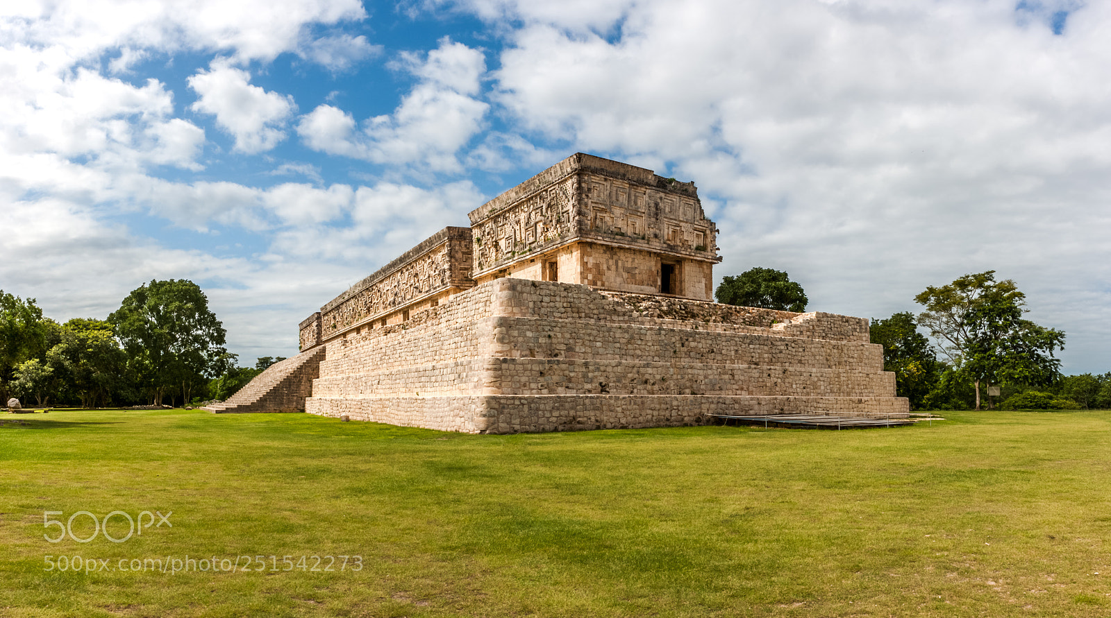 Canon EOS 400D (EOS Digital Rebel XTi / EOS Kiss Digital X) sample photo. The governor palace, uxmal photography