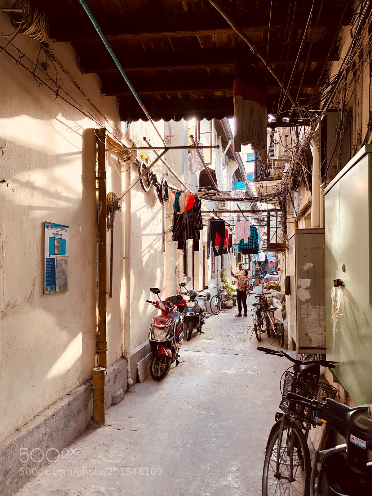 Apple iPhone 8 Plus sample photo. Alleyway 弄堂 photography