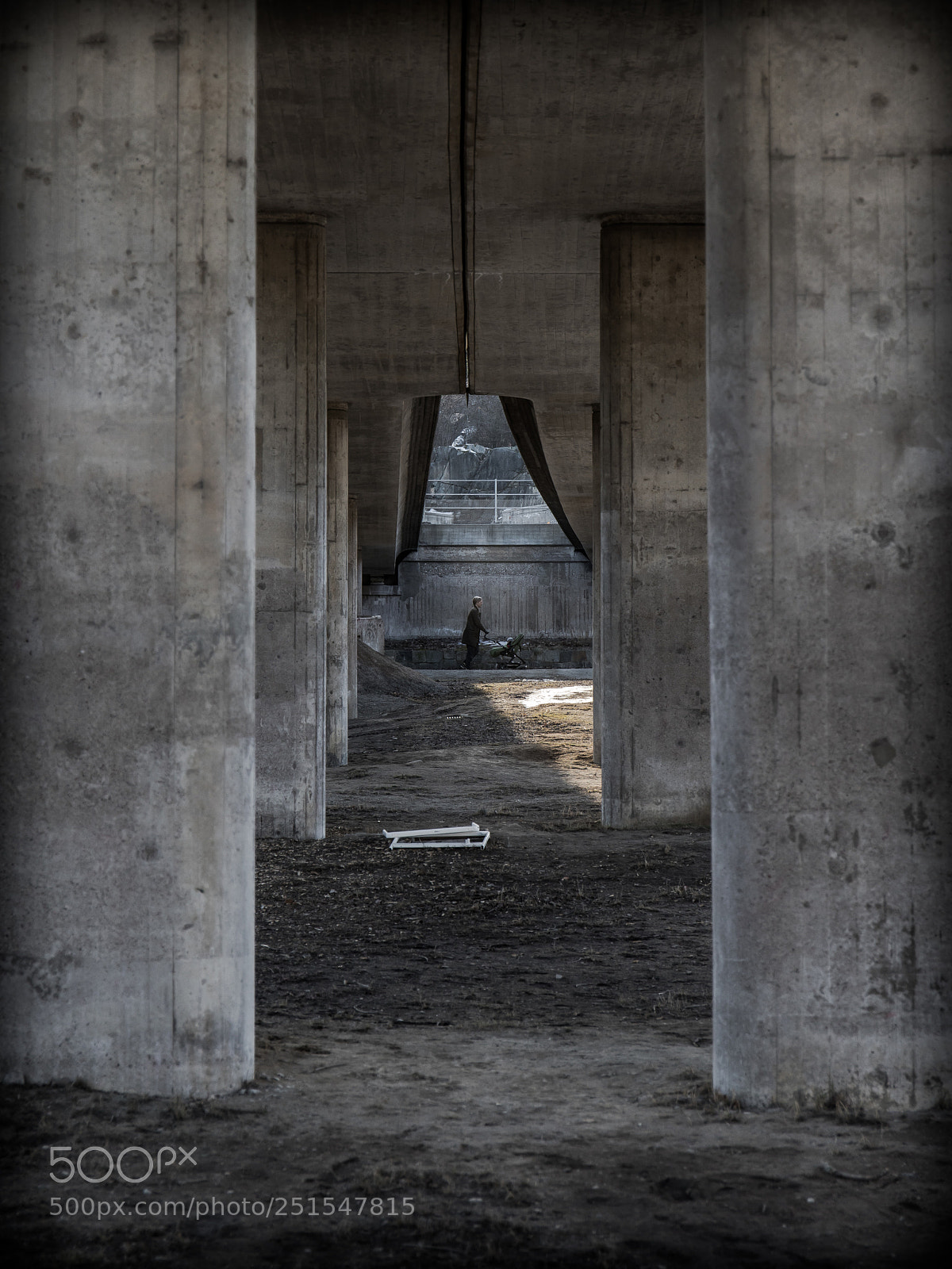 Canon EOS 5D Mark IV sample photo. Under the metro photography