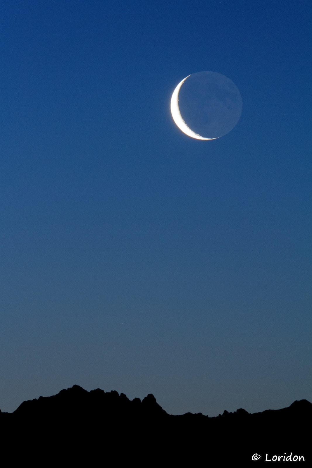 Canon EF 100-400mm F4.5-5.6L IS USM sample photo. Moon crescent photography