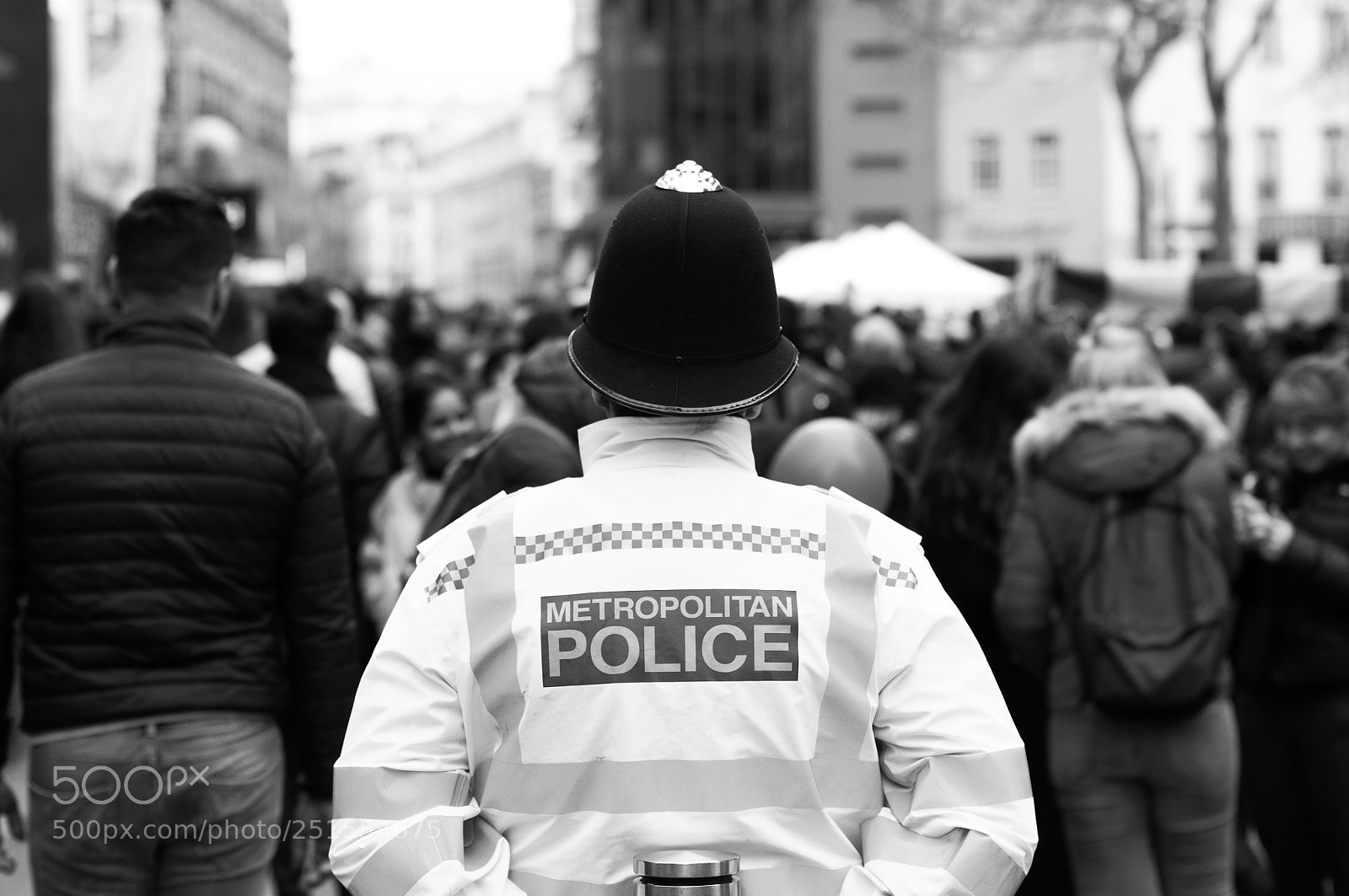 Nikon D90 sample photo. Protecting the people in photography