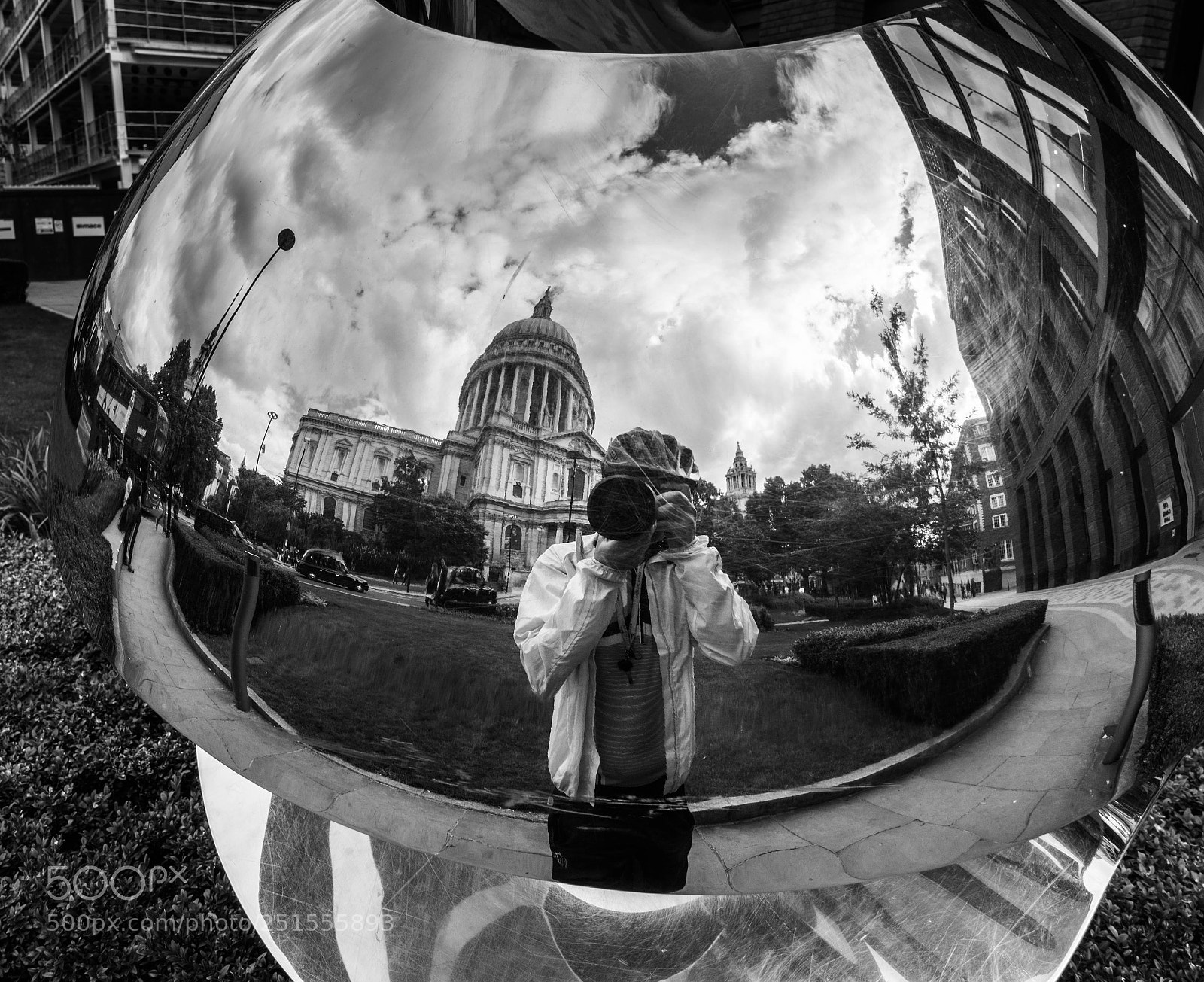 Sony a7 sample photo. Saint paul cathedral reflexion photography