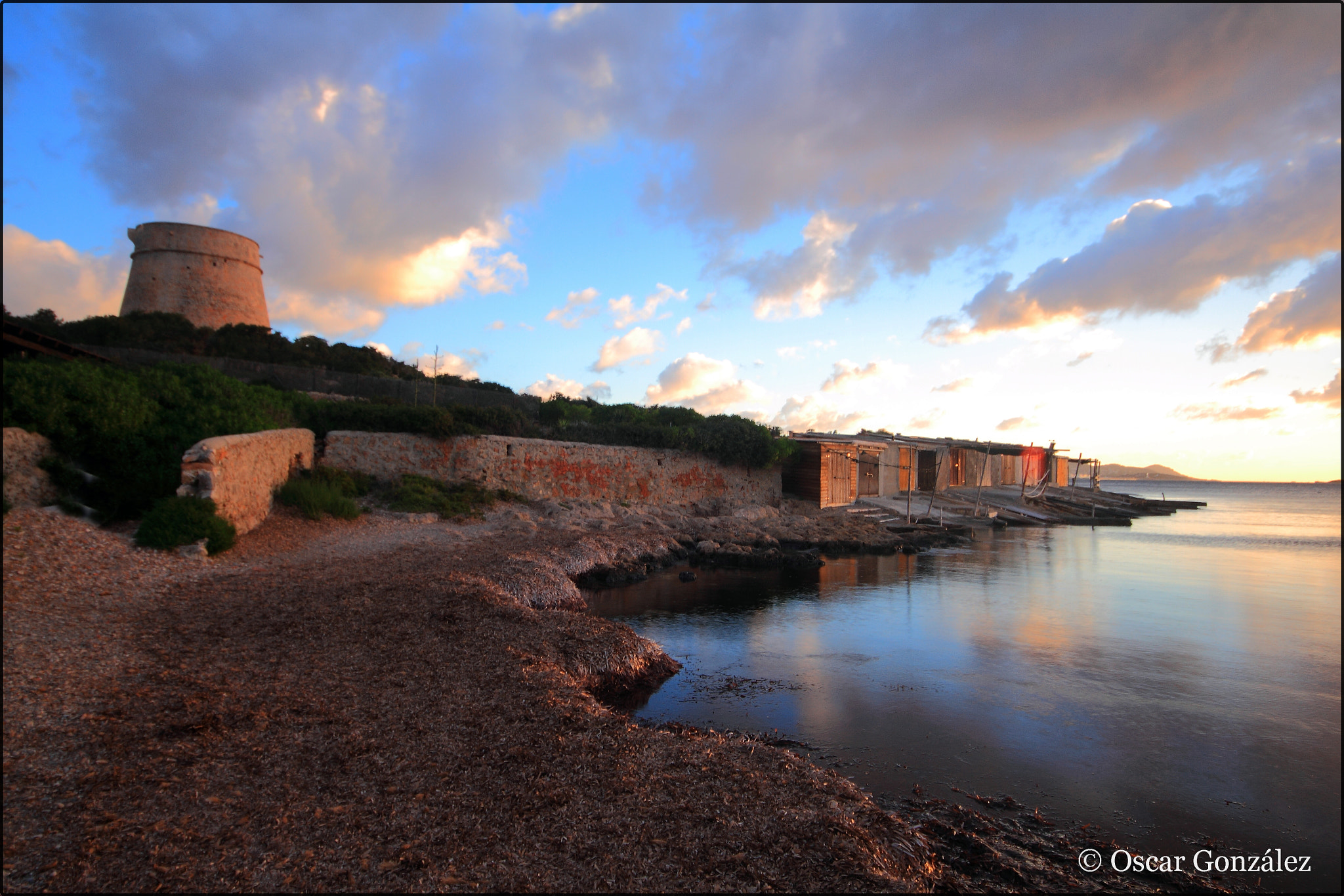 Canon EOS 7D + Sigma 10-20mm F4-5.6 EX DC HSM sample photo. Torre des carregadors. photography