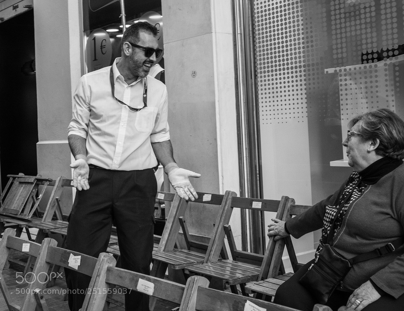 Fujifilm X-T20 sample photo. Funny waiter photography