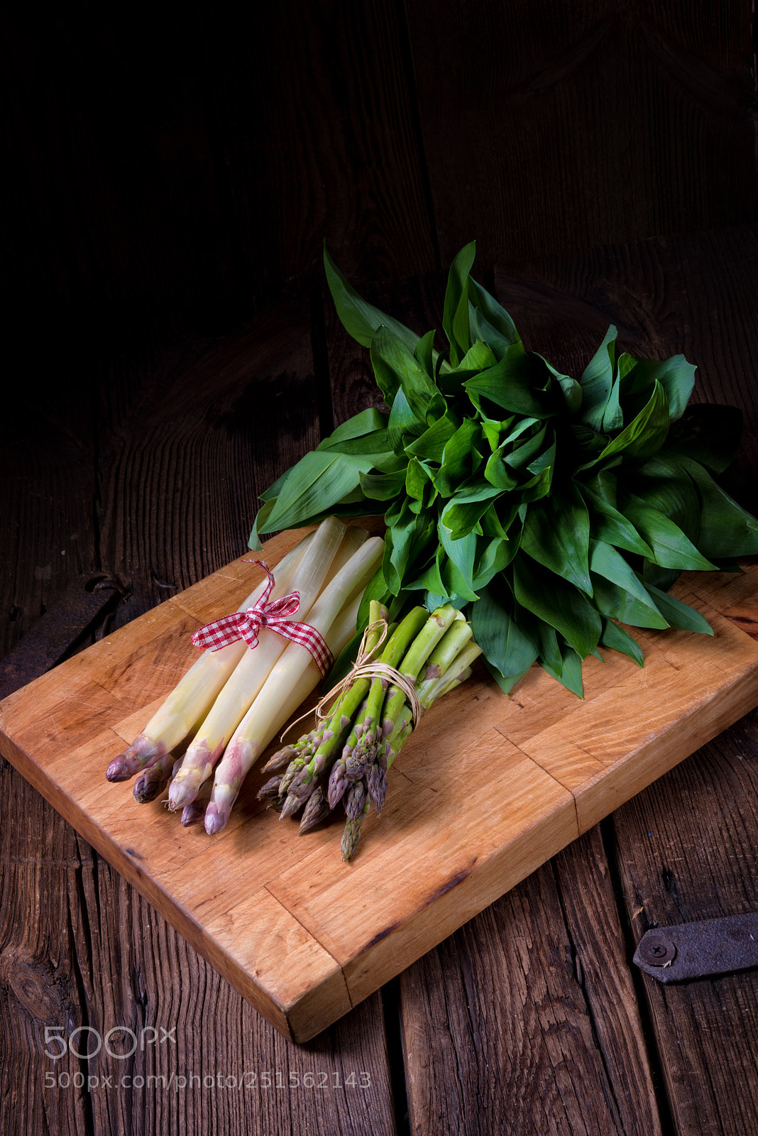 Nikon D810 sample photo. Bear's garlic with white photography