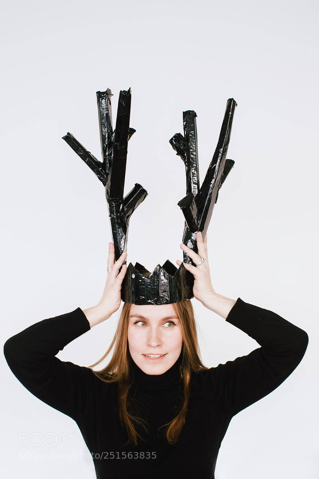 Canon EOS 5D Mark IV sample photo. Woman putting a paper photography