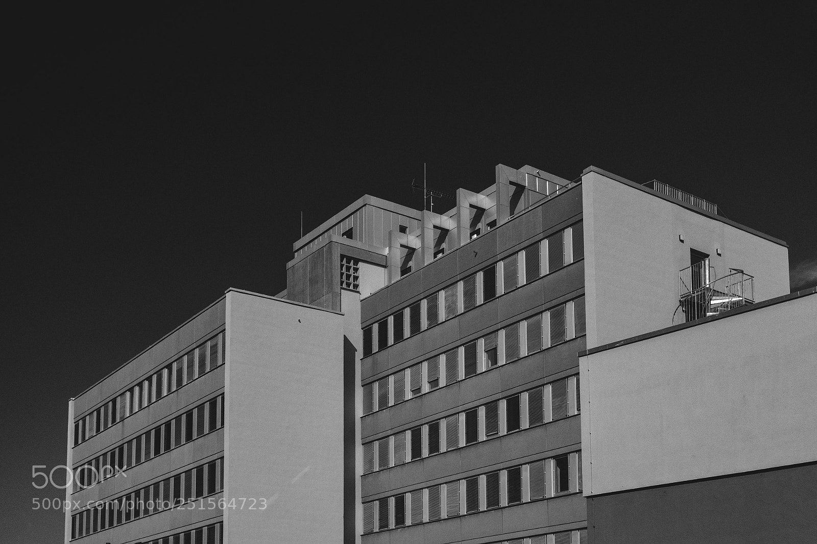 Panasonic Lumix DMC-GX85 (Lumix DMC-GX80 / Lumix DMC-GX7 Mark II) sample photo. Straight lines photography