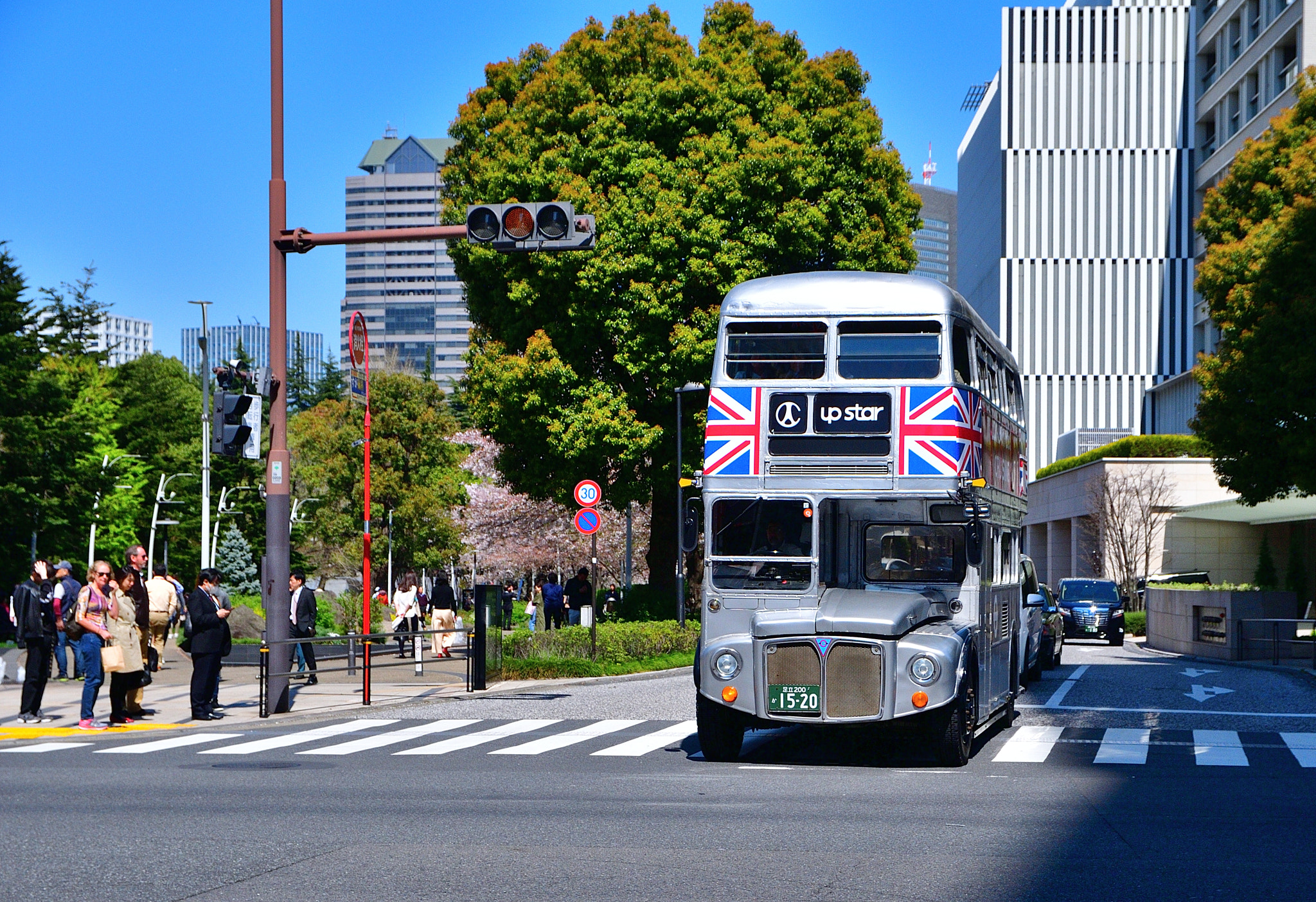 Nikon D300S + Sigma 17-70mm F2.8-4 DC Macro OS HSM | C sample photo. Double deck bus photography