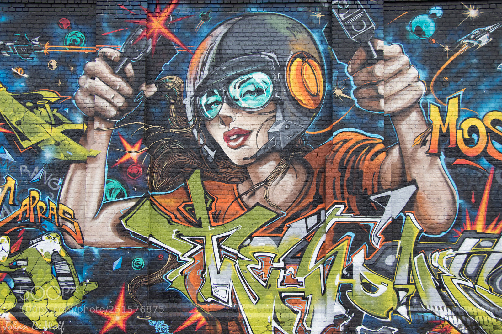 Canon EOS 77D (EOS 9000D / EOS 770D) sample photo. Streetart photography