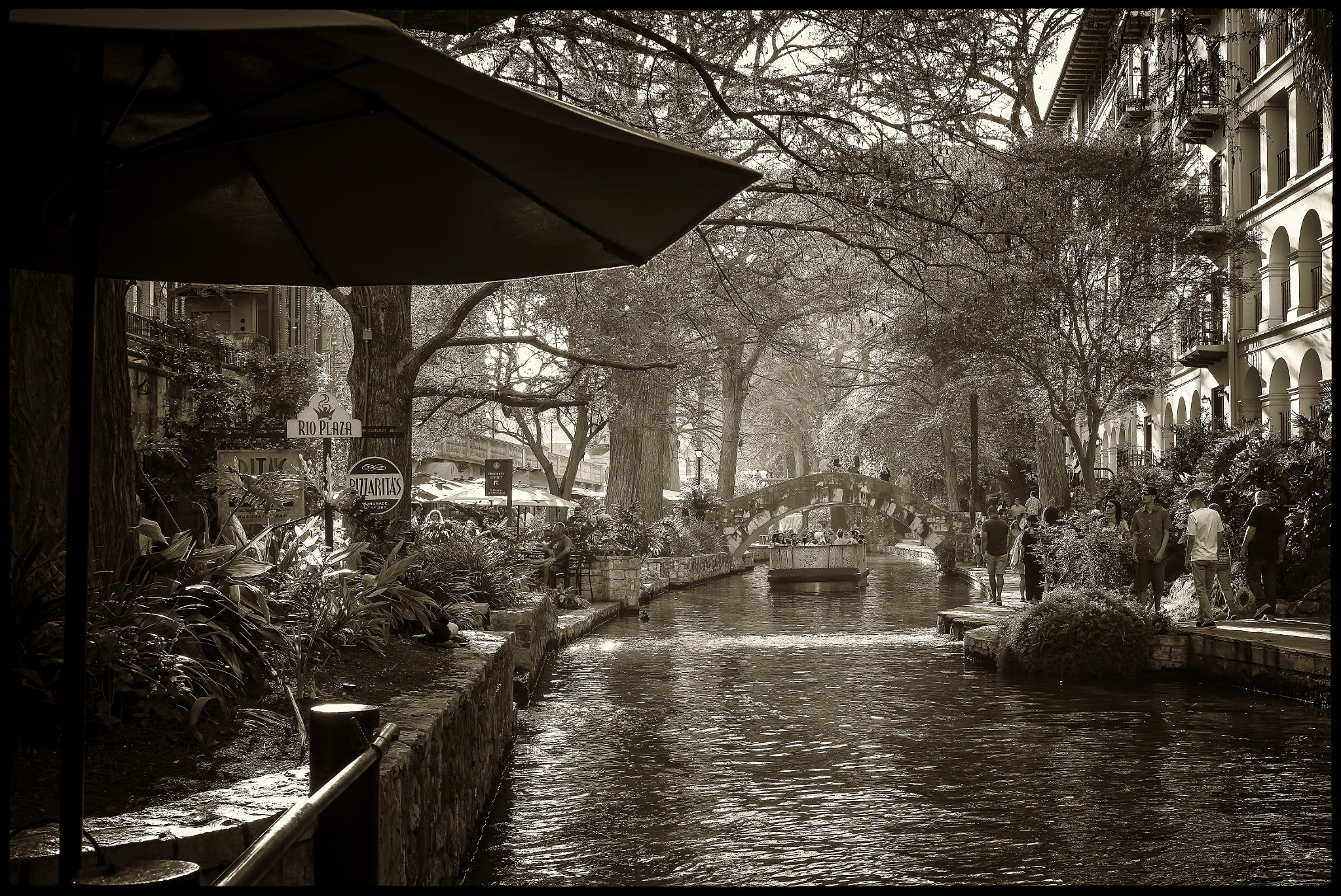 Leica M Monochrom (Typ 246) sample photo. Rio plaza - san antonio, tx photography