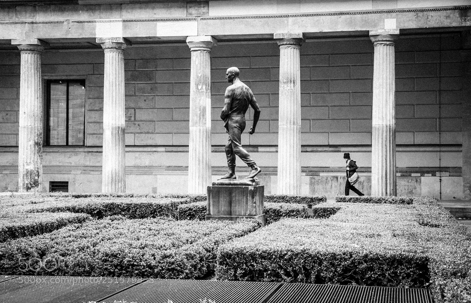 Canon EOS 5D Mark II sample photo. Walking from one museum photography