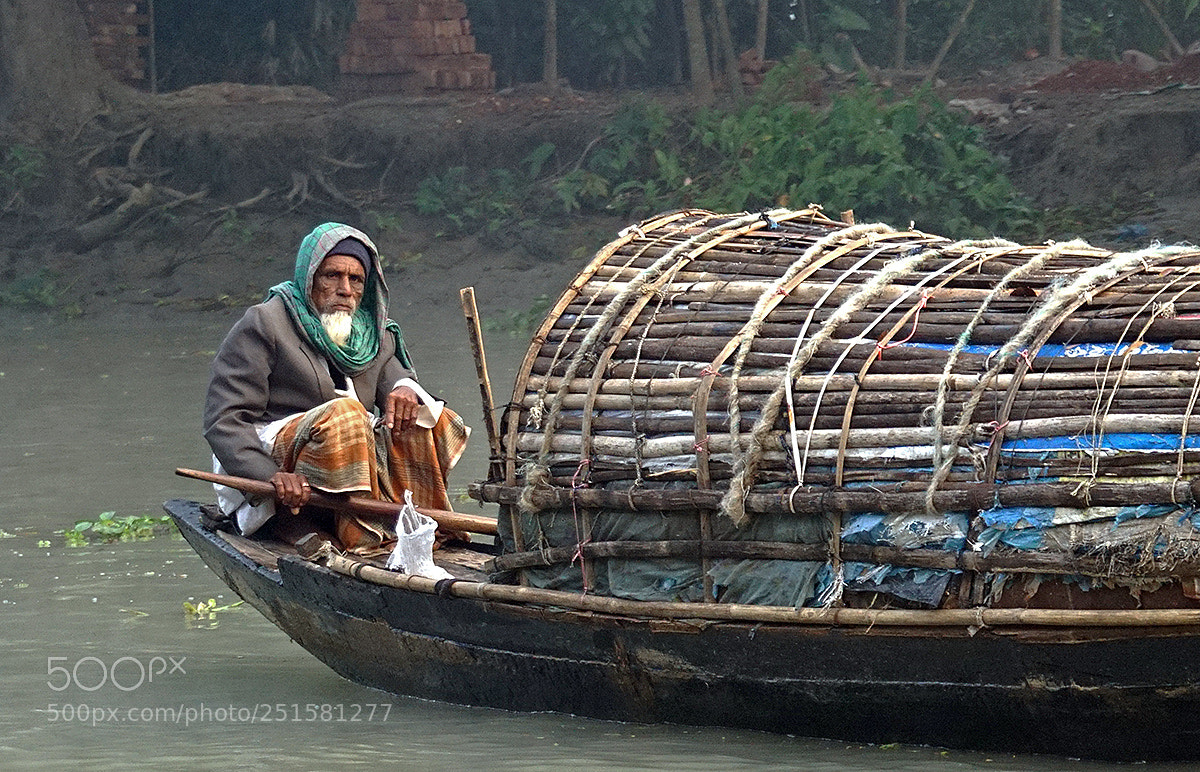 Sony a6000 sample photo. Boatman along the river photography