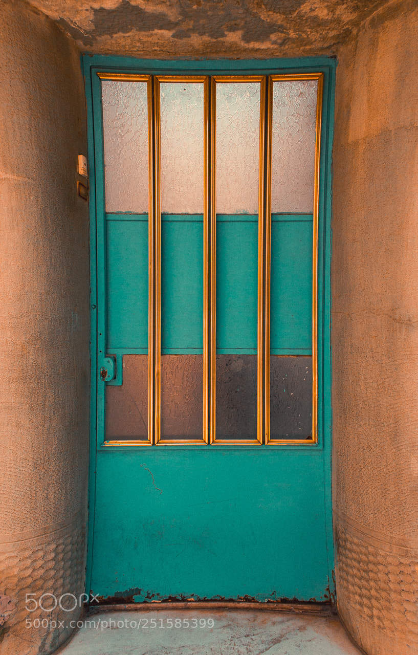 Canon EOS 100D (EOS Rebel SL1 / EOS Kiss X7) sample photo. Door photography