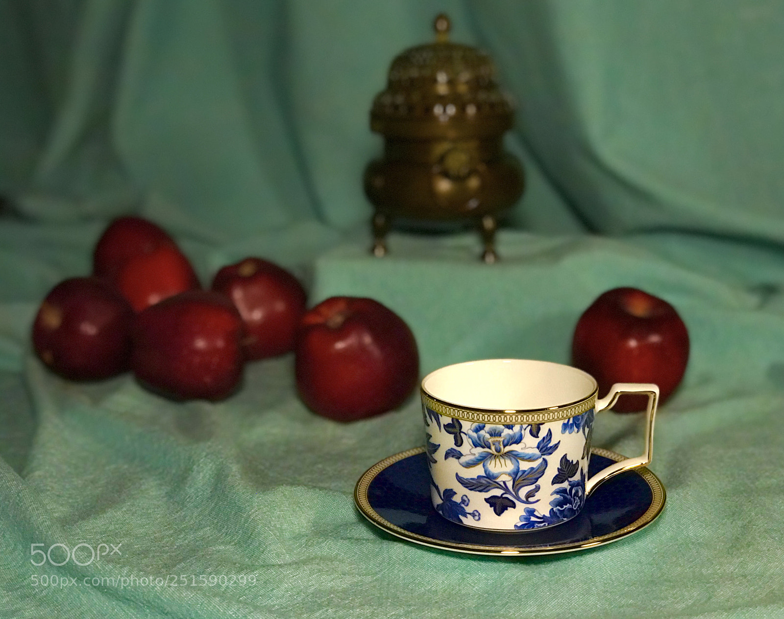 Apple iPhone 7 Plus sample photo. Wedgwood hibiscus teacup and photography