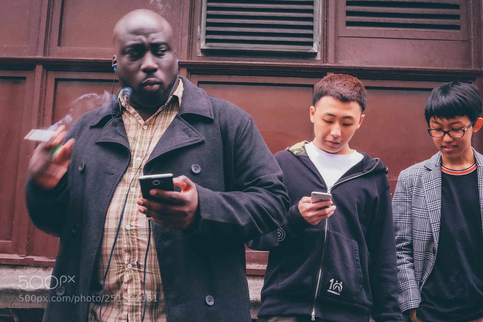 Fujifilm X-T1 sample photo. Smokers by victoria station photography