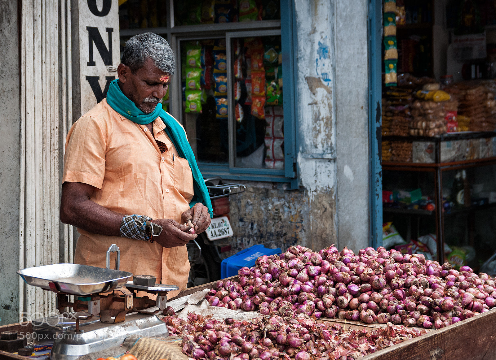 Nikon D300 sample photo. Sorting shallots photography