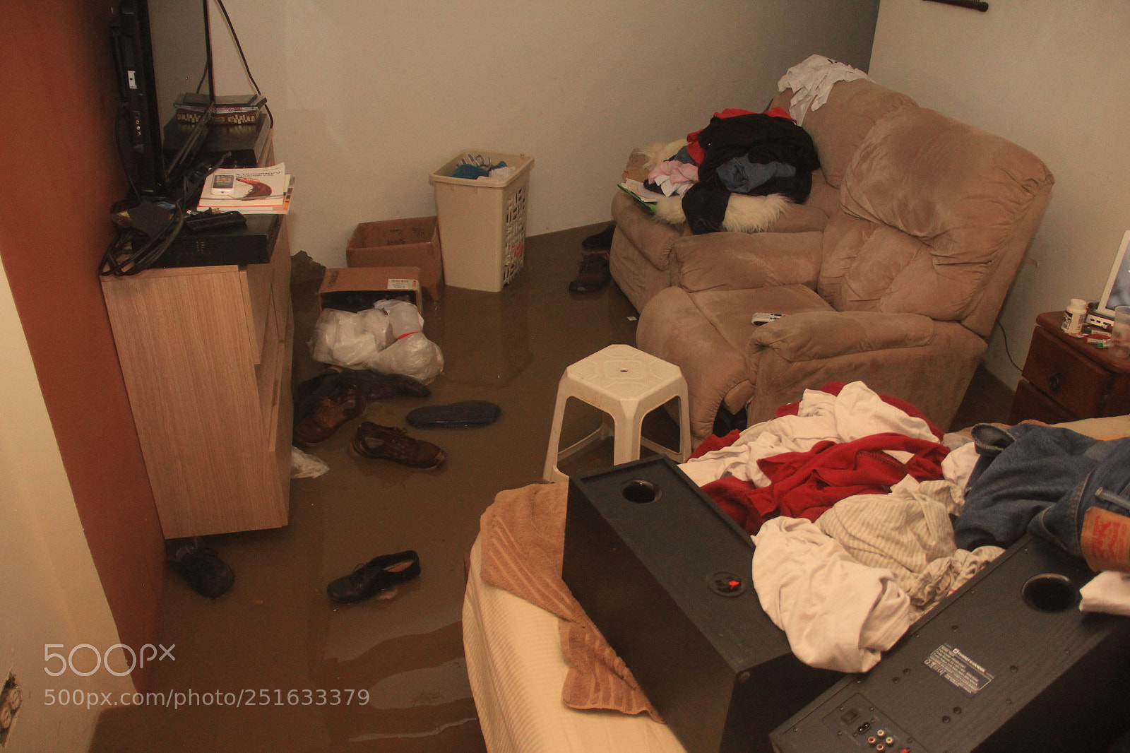 Canon EF-S 18-135mm F3.5-5.6 IS sample photo. Casa inundada por lluvias photography