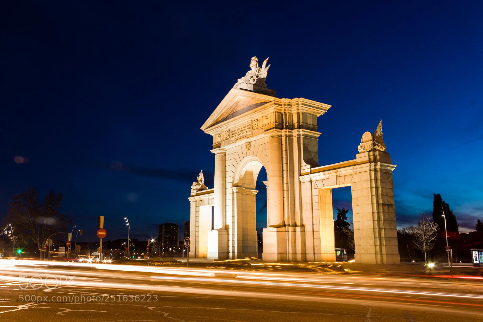 Canon EOS 80D sample photo. Puerta de san vicente photography