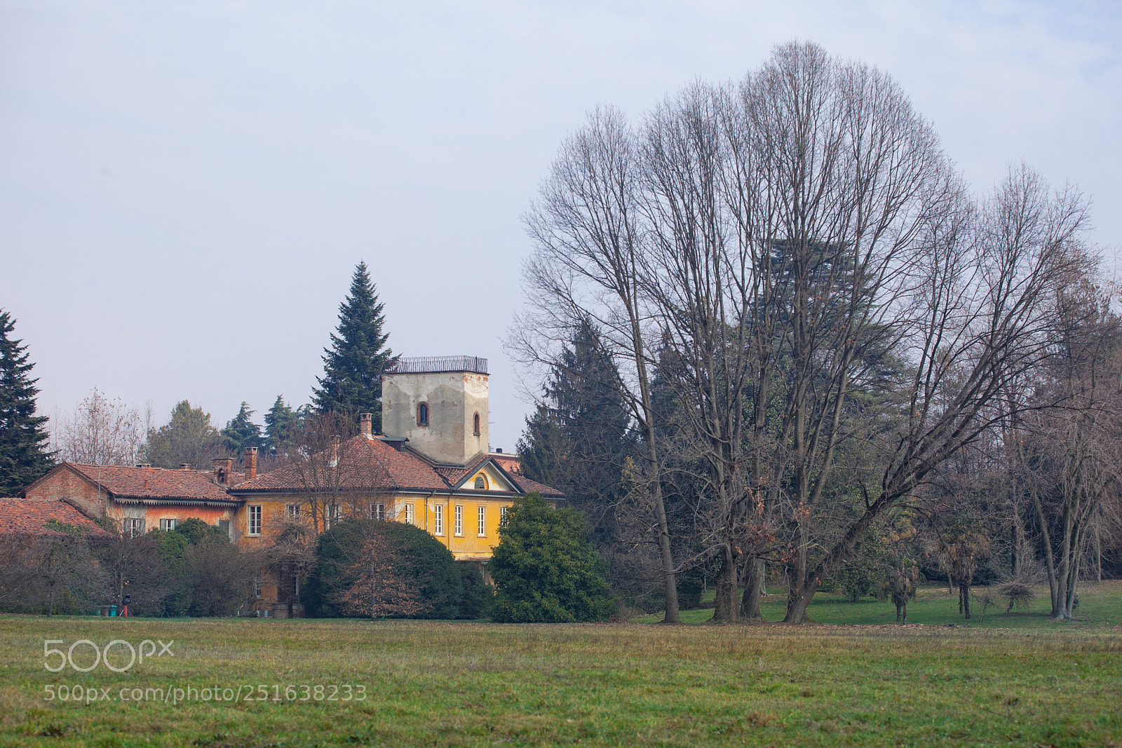 Canon EOS 5D Mark II sample photo. Rustic yellow countryside house photography