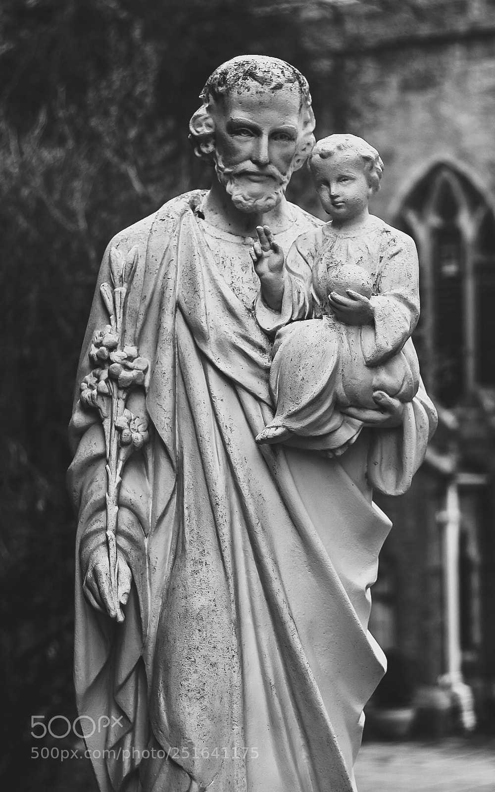 Canon EOS 1300D (EOS Rebel T6 / EOS Kiss X80) sample photo. B w catholic priest photography