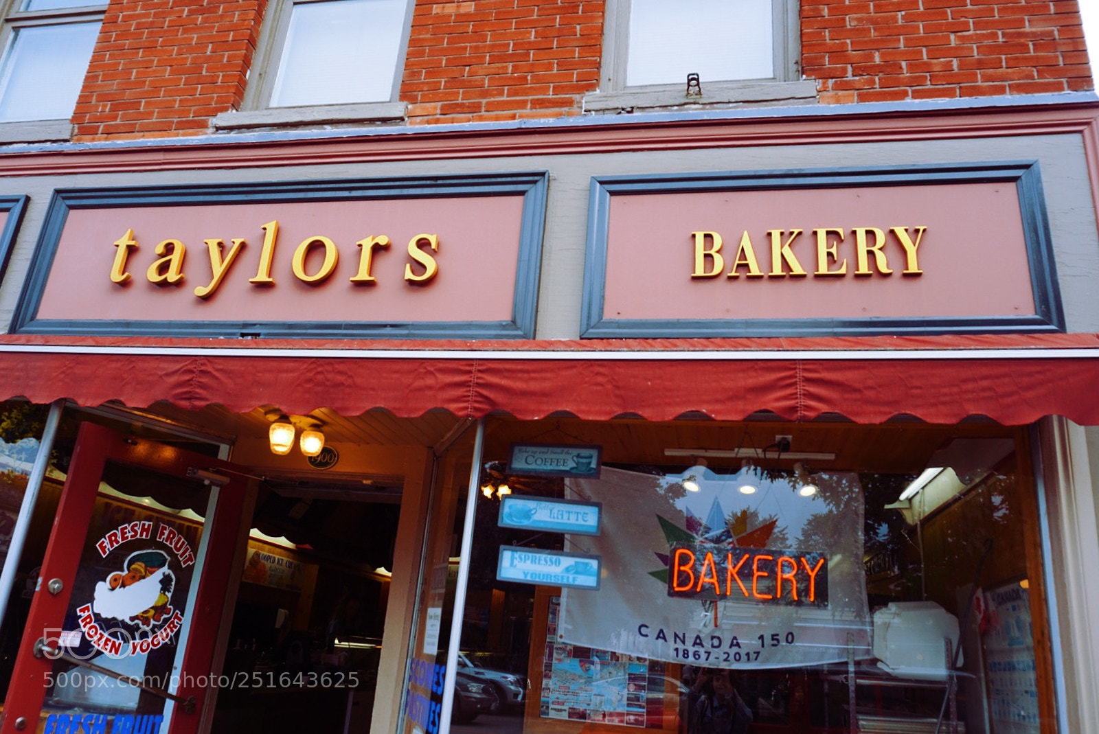 Sony a6000 sample photo. Taylor's bakery photography