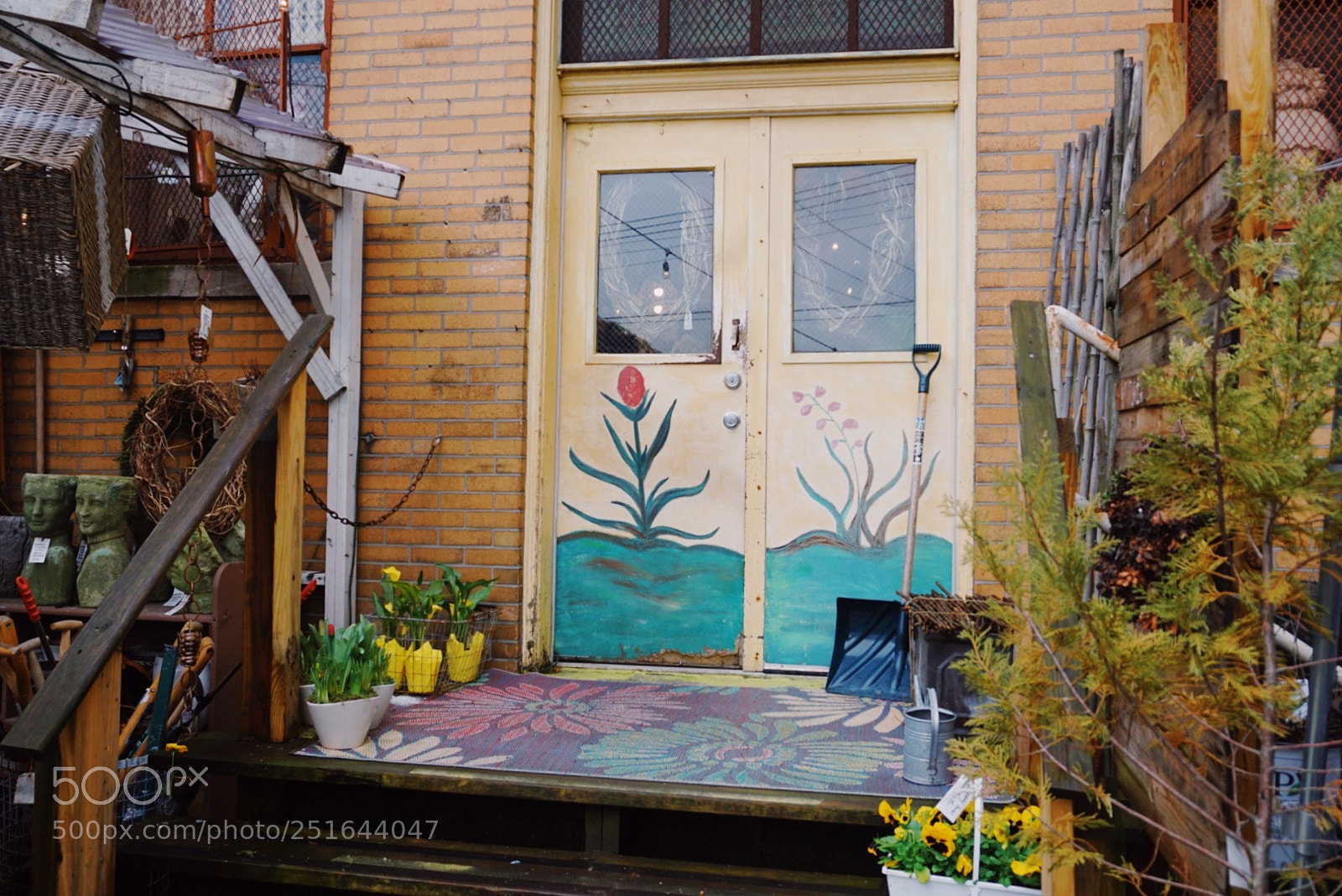 Sony a6000 sample photo. Yellow mural door photography