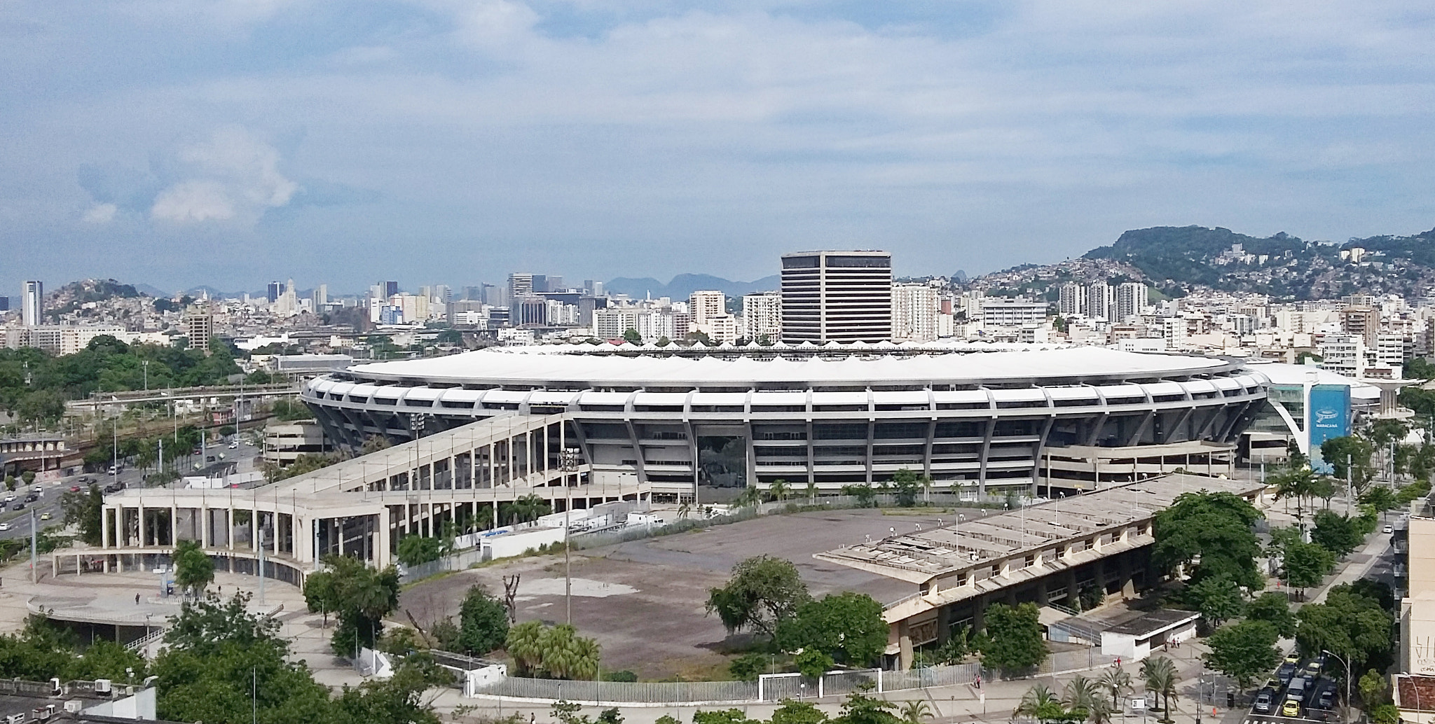 Samsung Galaxy E5 sample photo. Maracanã photography