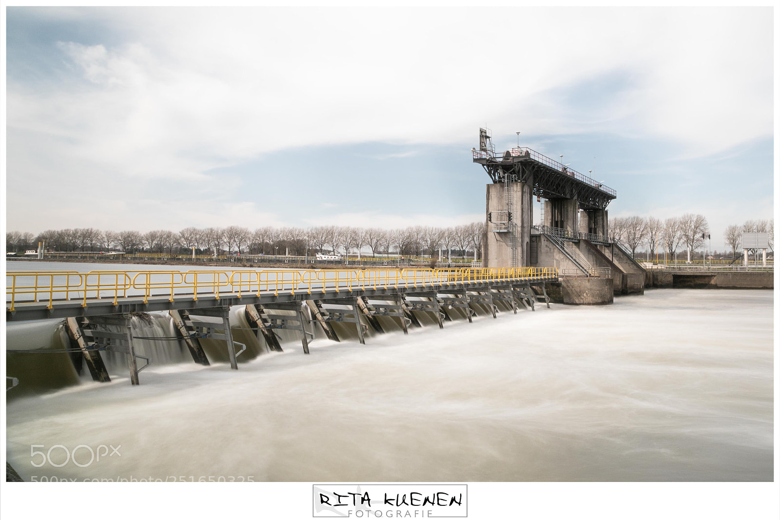 Canon EOS 5D Mark IV sample photo. The flow of the photography