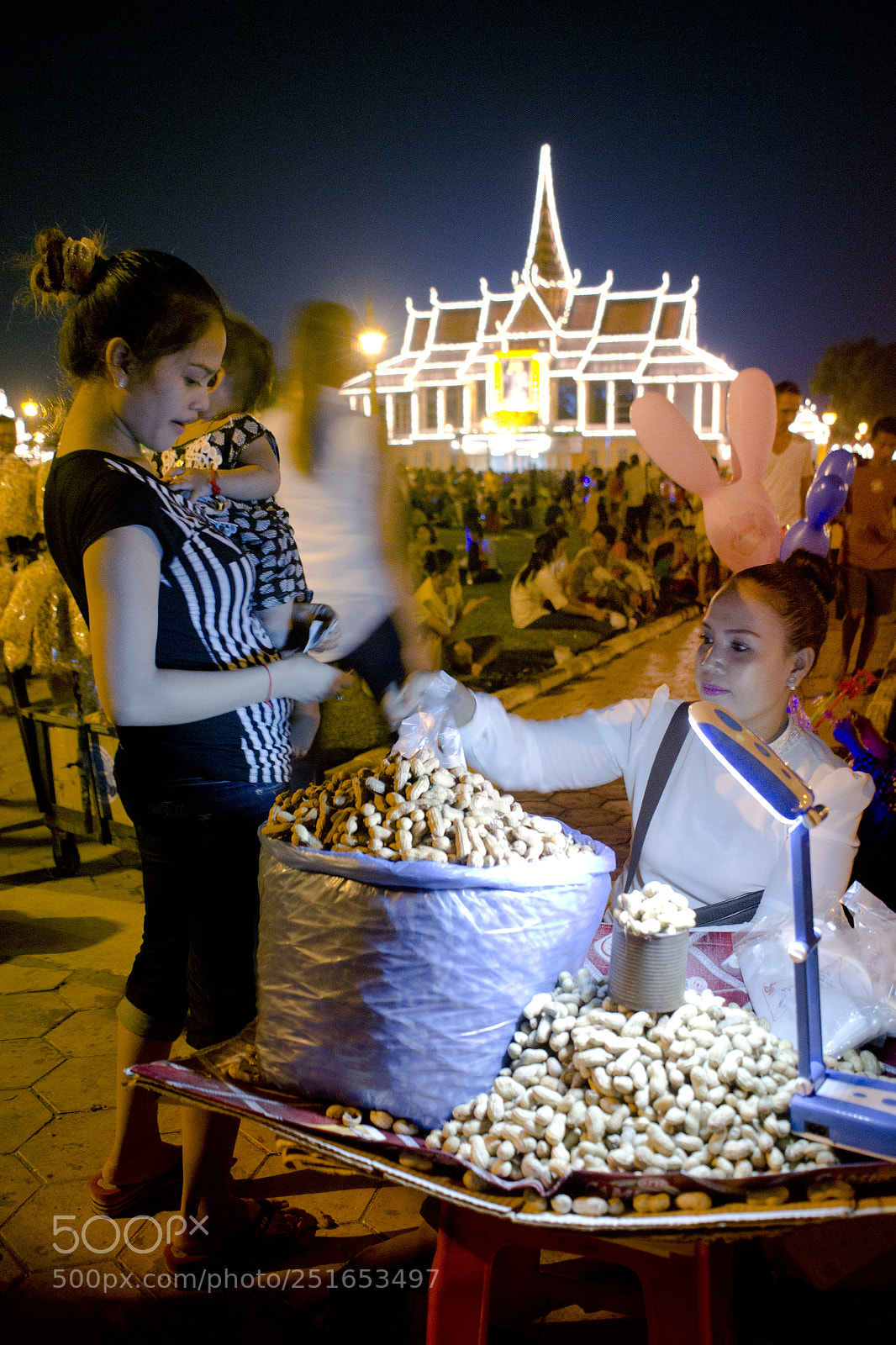 Canon EOS 600D (Rebel EOS T3i / EOS Kiss X5) sample photo. Early night lights at photography