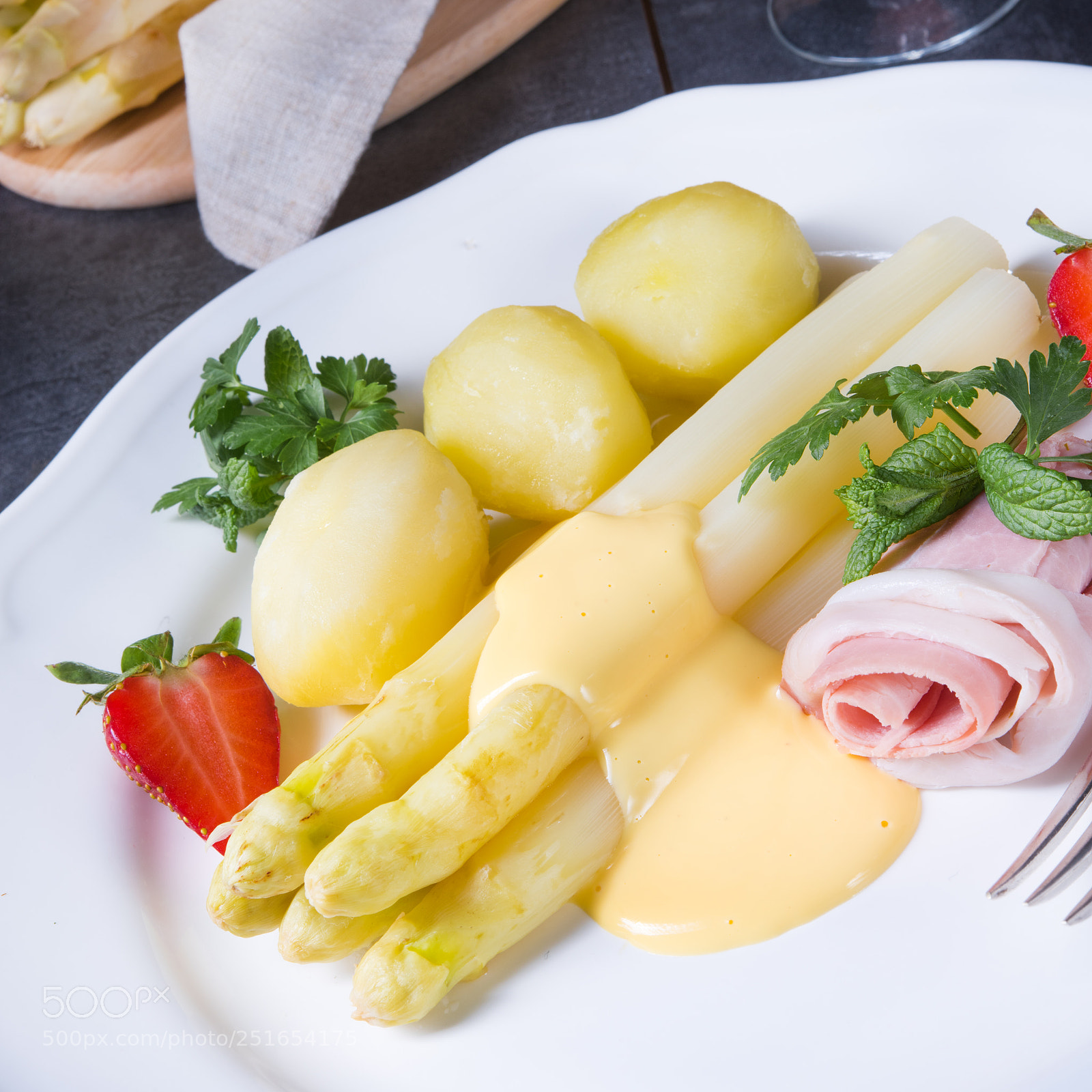 Nikon D810 sample photo. Asparagus with boiled ham photography