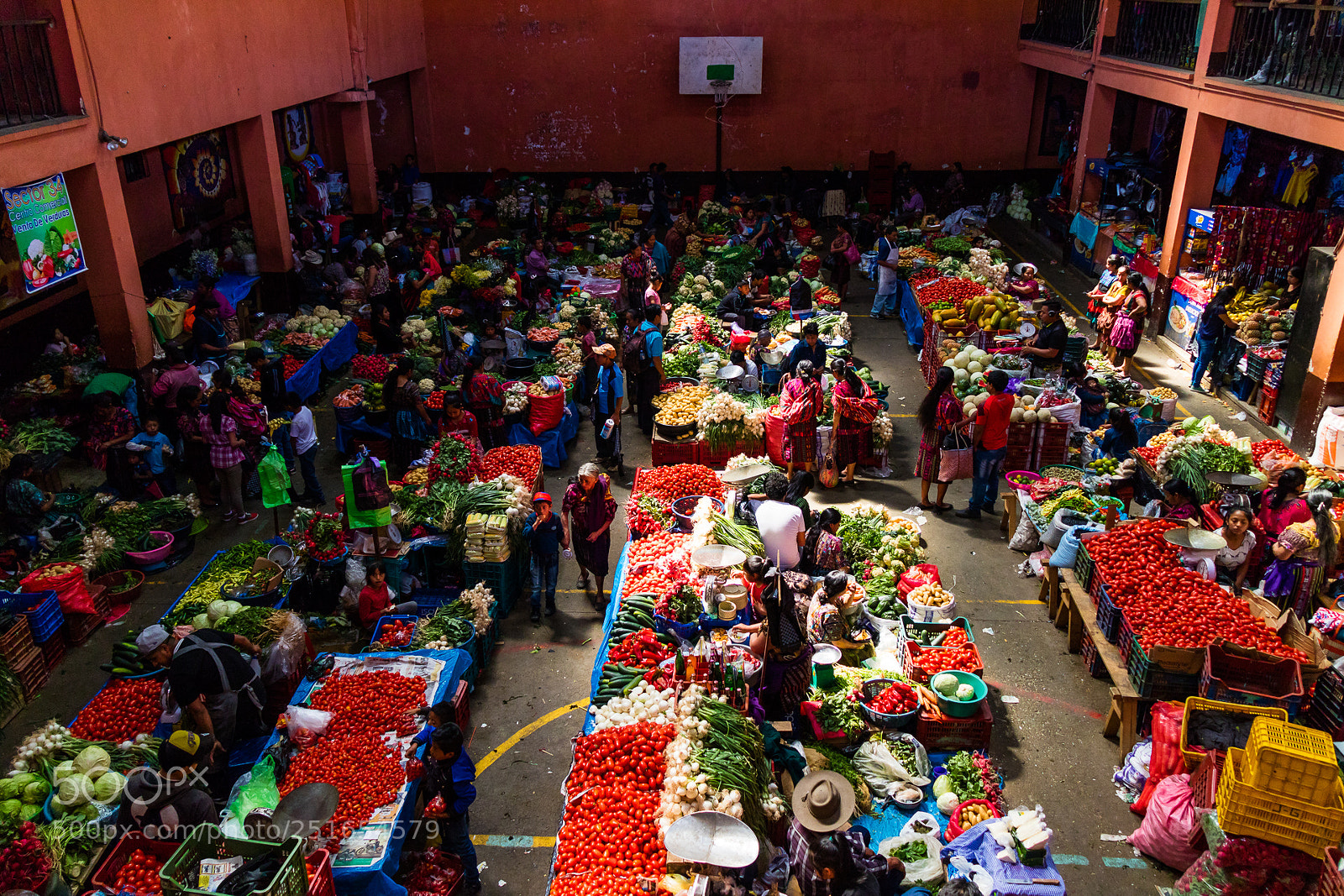 Canon EOS M3 sample photo. Veggie market photography