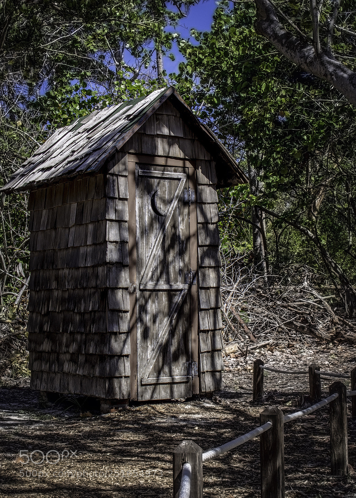 Olympus PEN E-PL6 sample photo. Little outhouse photography