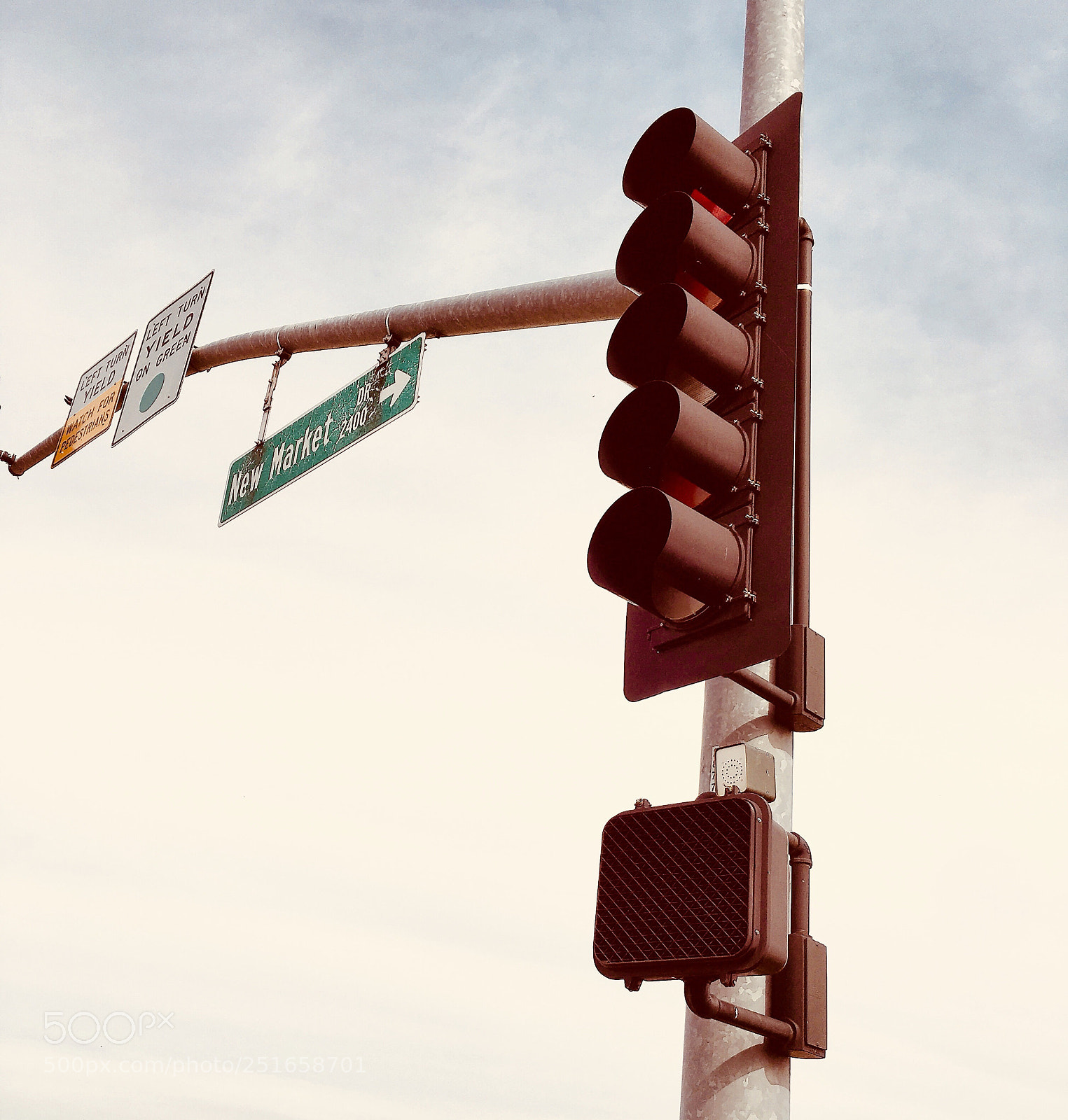 Apple iPhone 6s Plus sample photo. Traffic light  photography