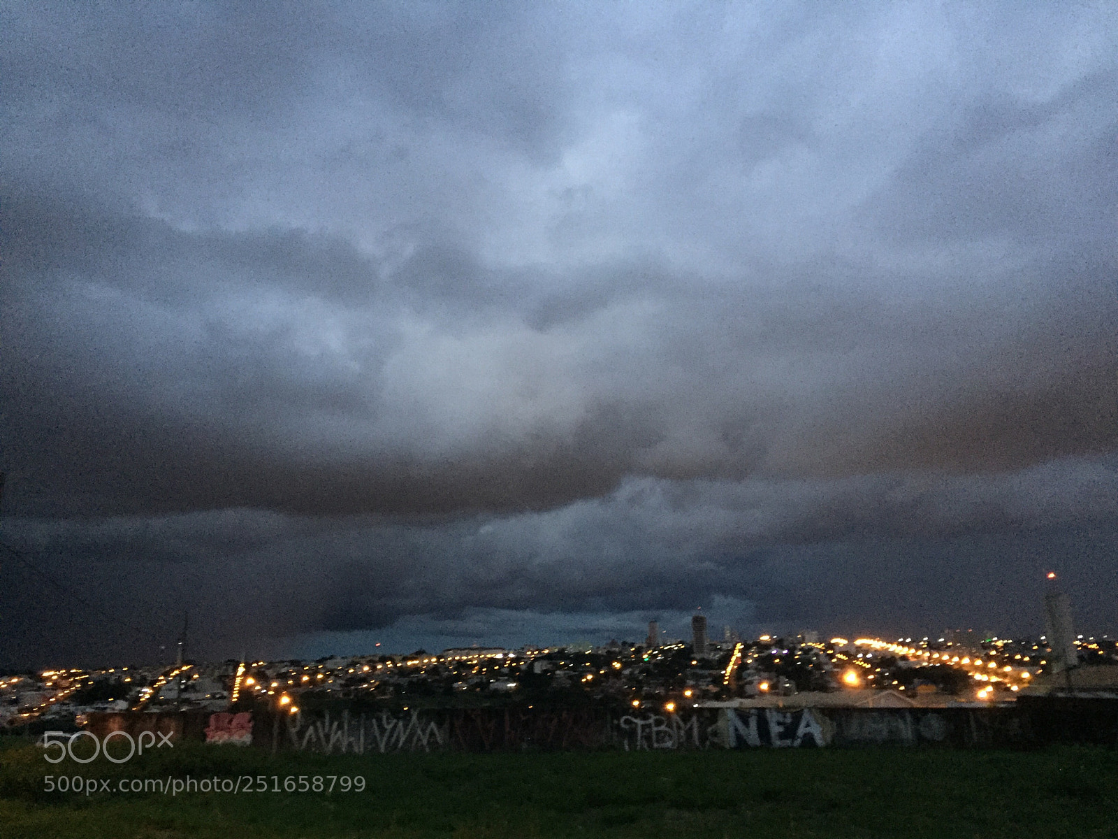Apple iPhone 6 sample photo. Noite nublada photography
