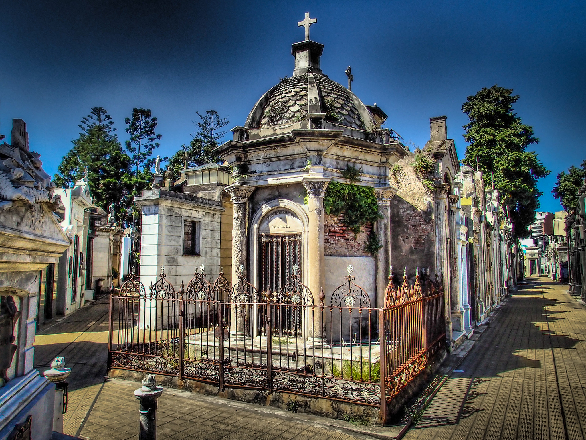 Olympus TG-3 sample photo. Old tomb photography