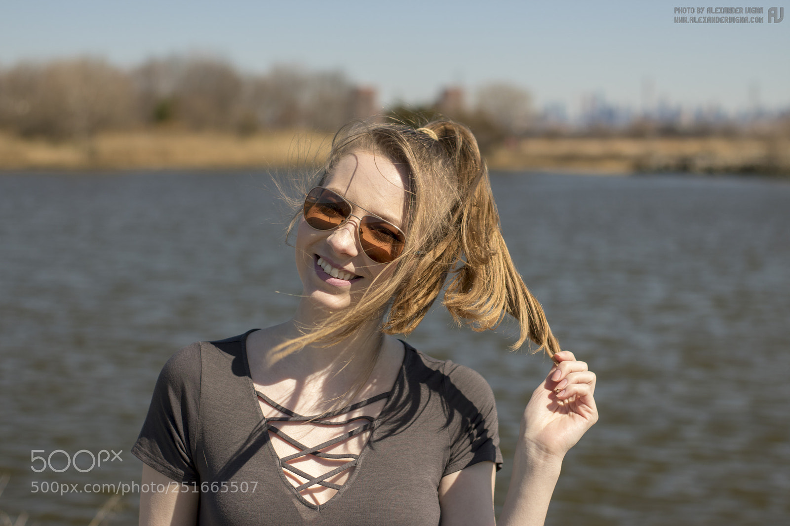 Canon EOS 750D (EOS Rebel T6i / EOS Kiss X8i) sample photo. Woman in the meadowlands photography