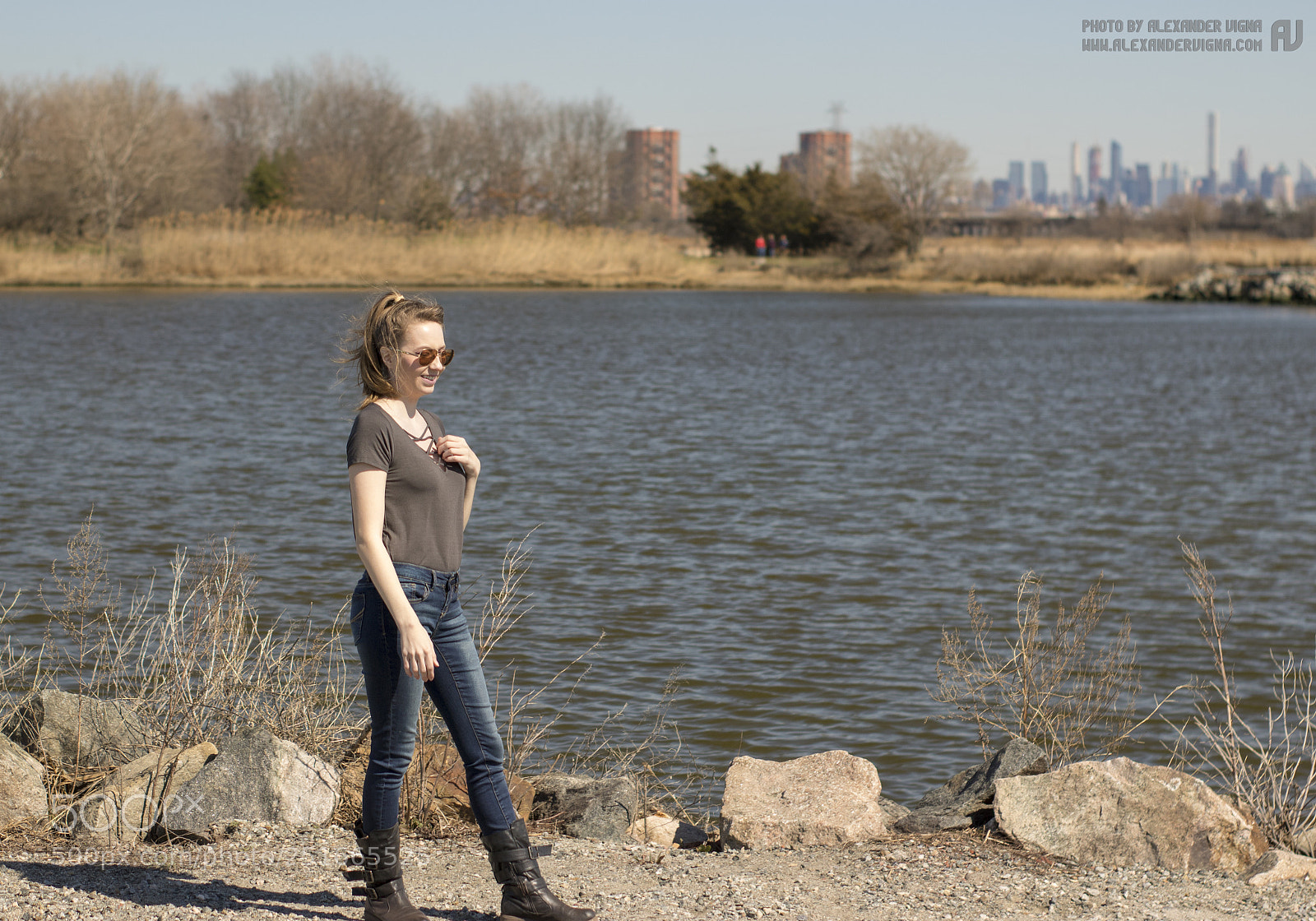 Canon EOS 750D (EOS Rebel T6i / EOS Kiss X8i) sample photo. Woman in the meadowlands photography