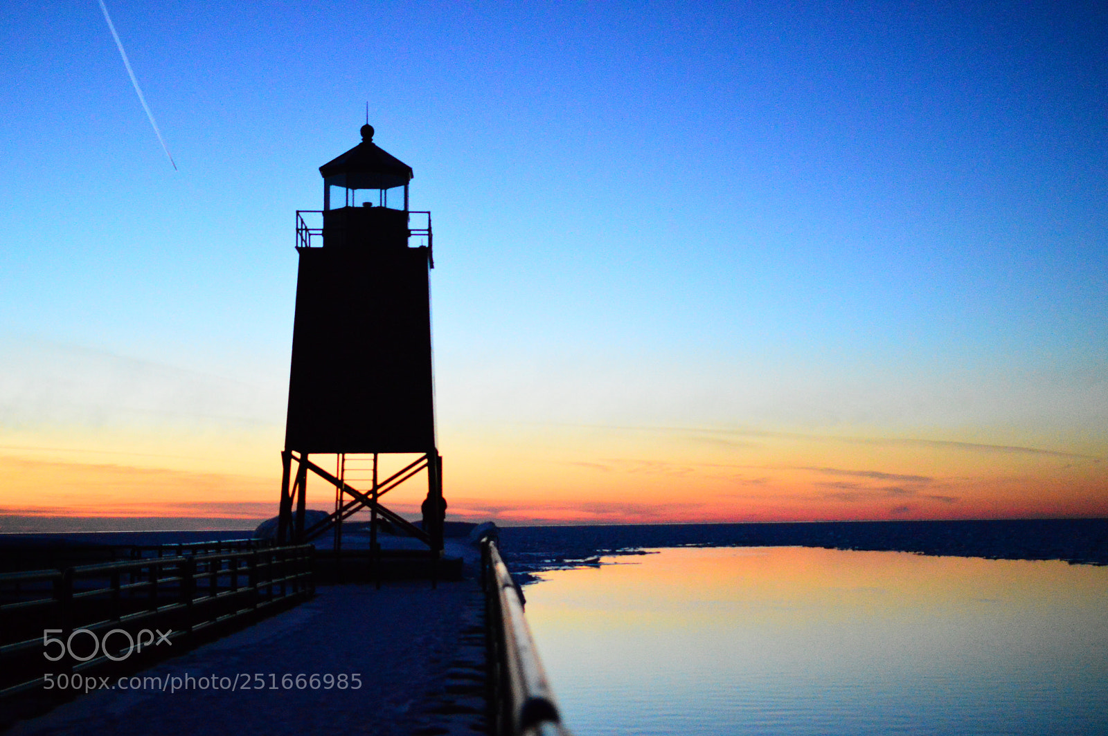Nikon D3200 + Nikon AF-S DX Nikkor 35mm F1.8G sample photo. North michigan photography