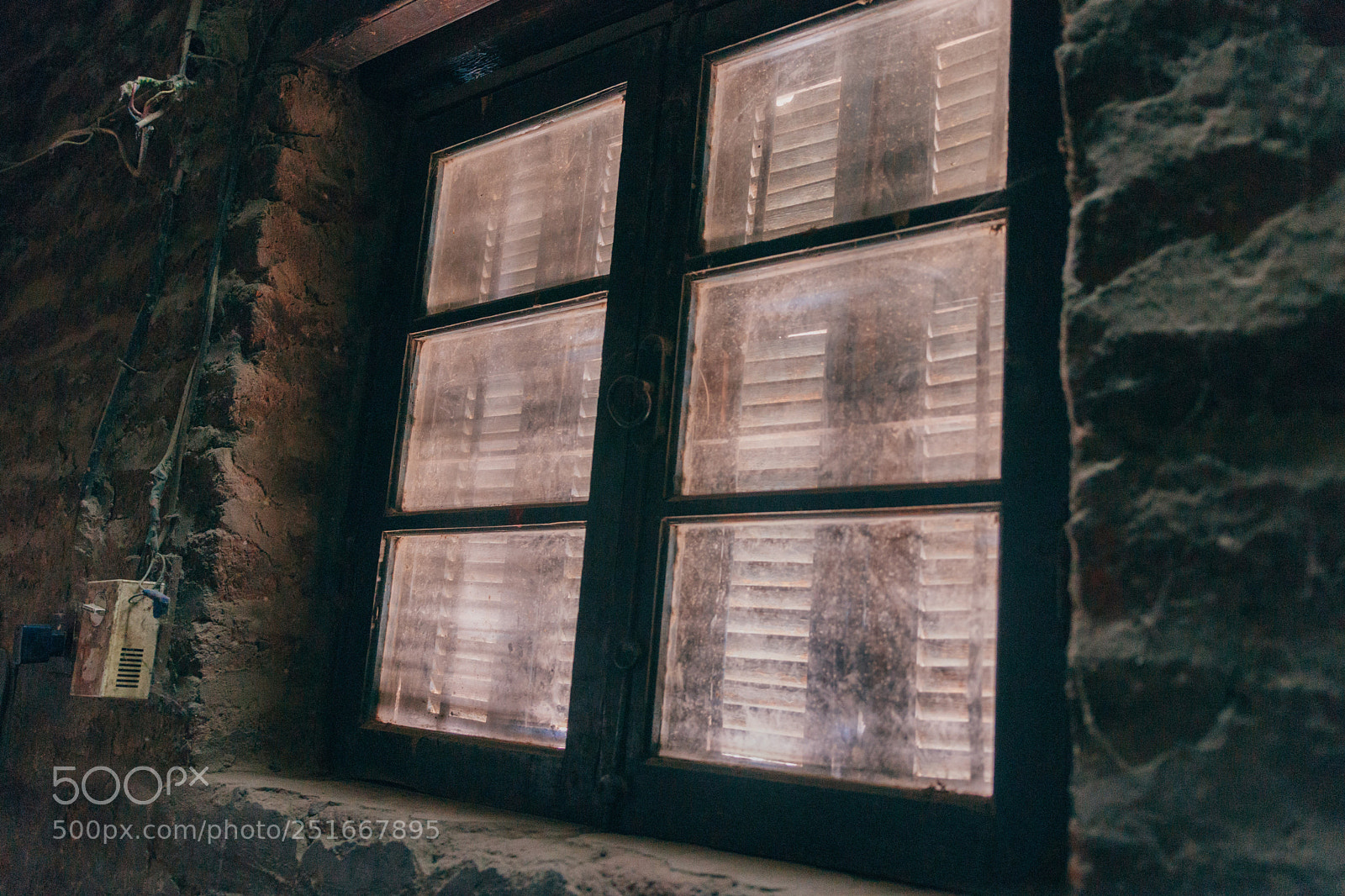 Canon EOS 80D sample photo. Old window photography
