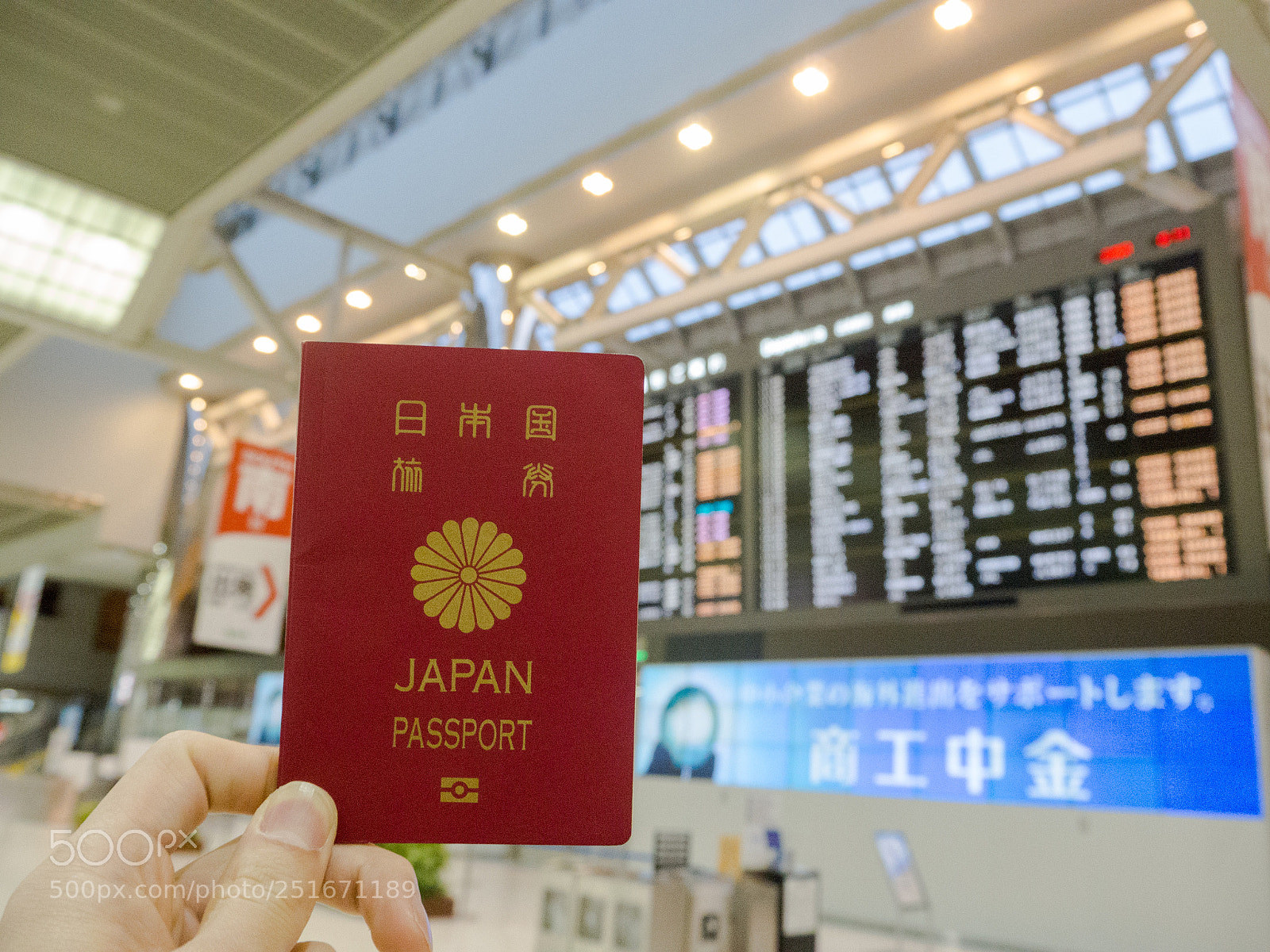 Olympus OM-D E-M10 sample photo. Airport flight schedule photography