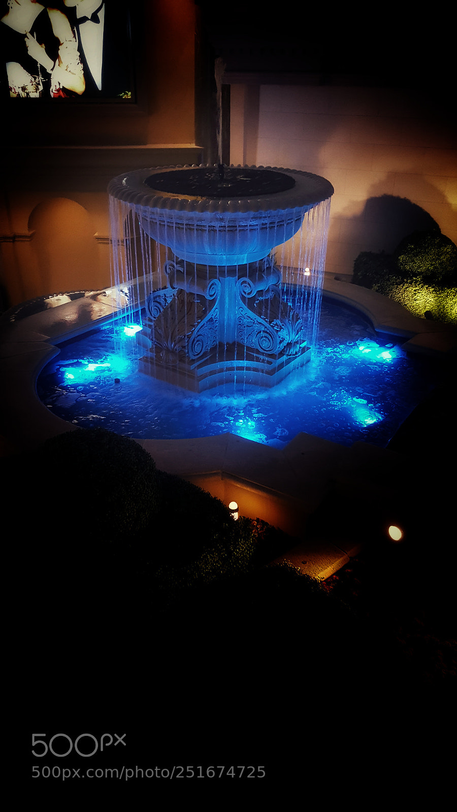 Samsung Galaxy Note5 sample photo. Blue fountain photography