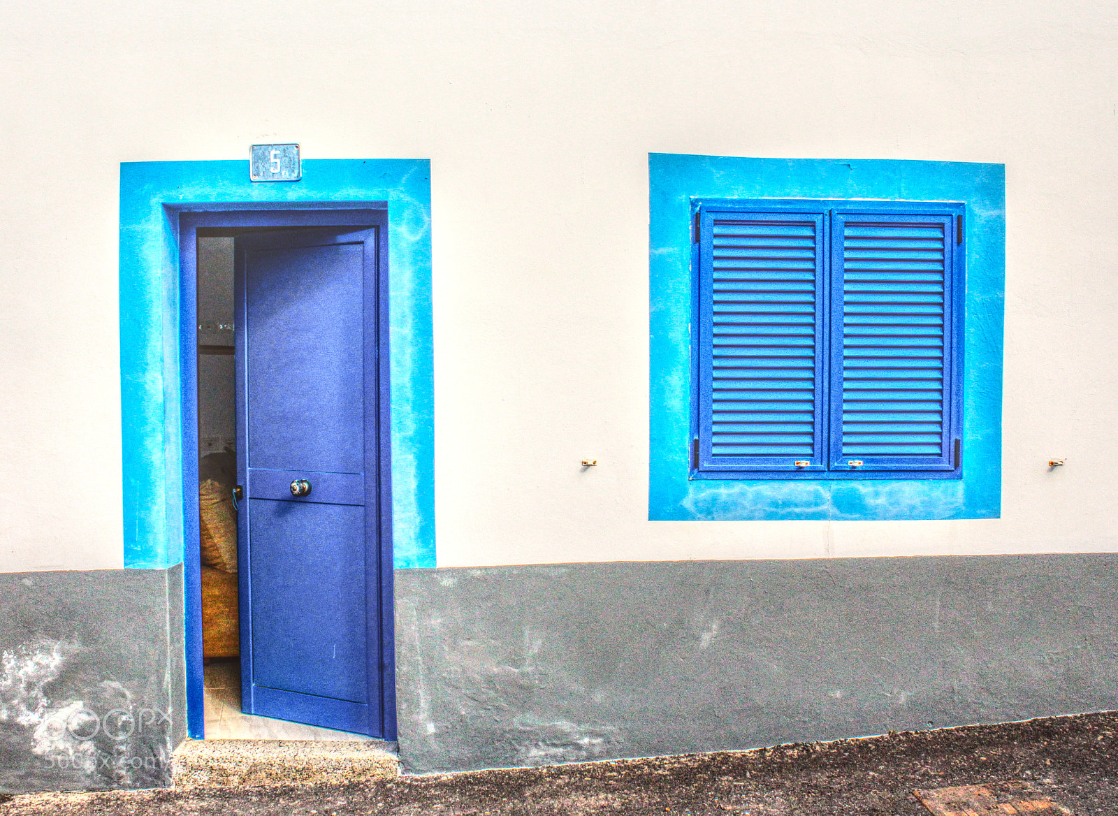 Canon EOS 1200D (EOS Rebel T5 / EOS Kiss X70 / EOS Hi) sample photo. The blue door photography