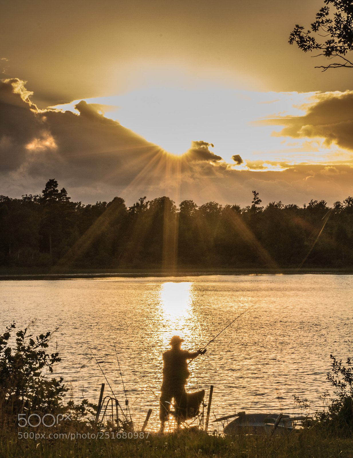 Canon EOS 760D (EOS Rebel T6s / EOS 8000D) sample photo. Fishing in the sunset  photography