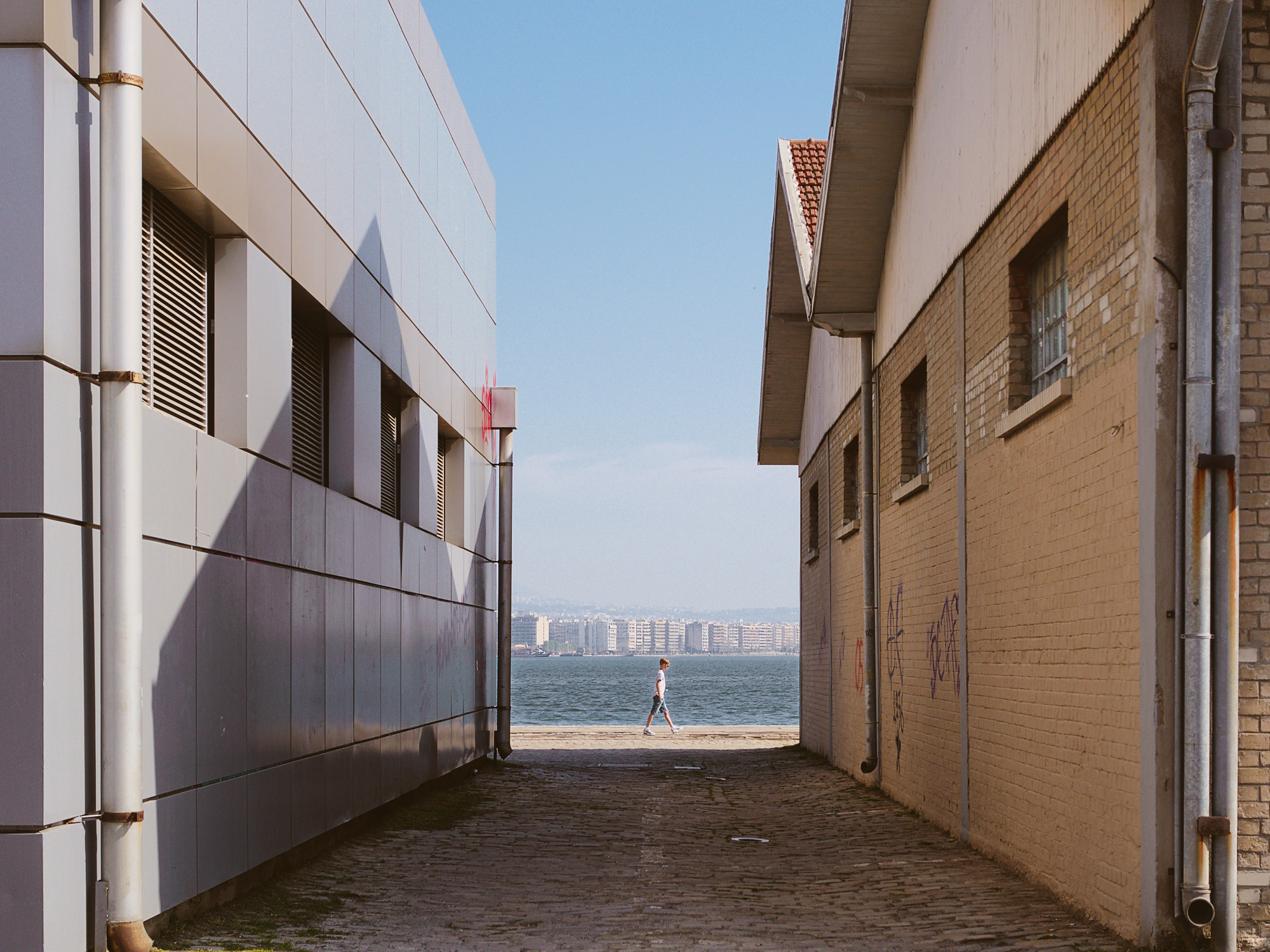Olympus PEN E-PM2 sample photo. Between photography
