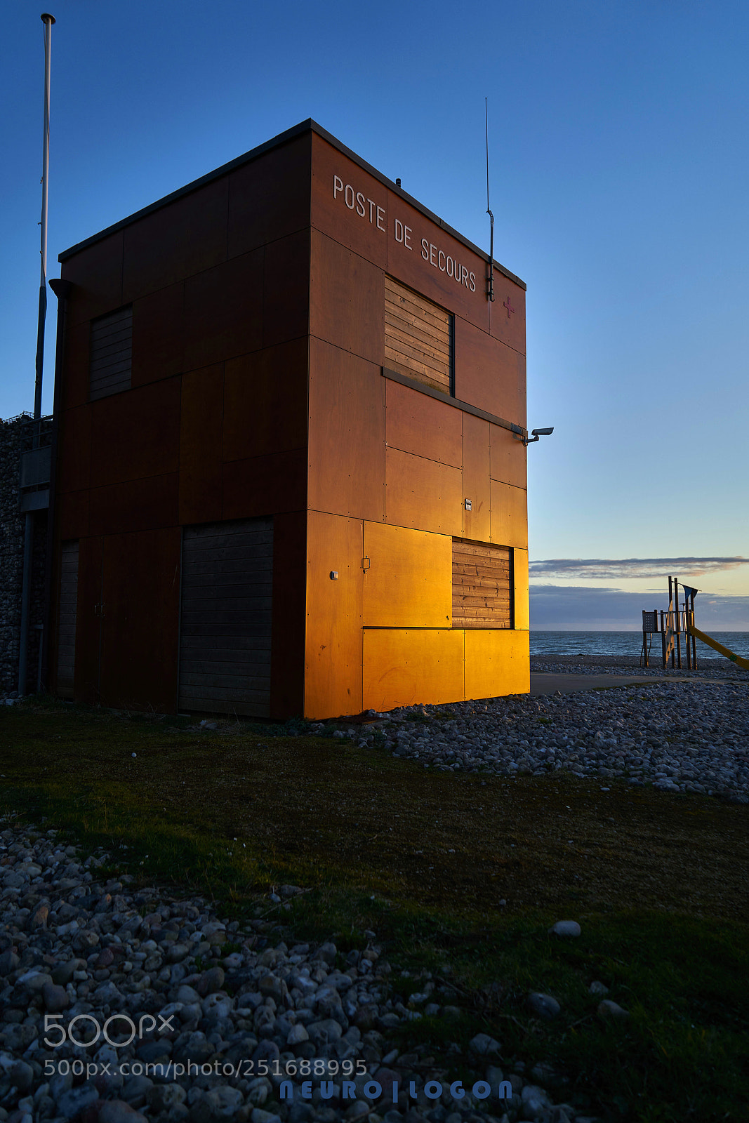 Sony a7R II sample photo. Poste de secours photography