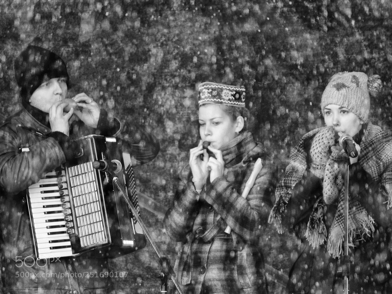 Canon EOS 500D (EOS Rebel T1i / EOS Kiss X3) sample photo. Easter musicians photography