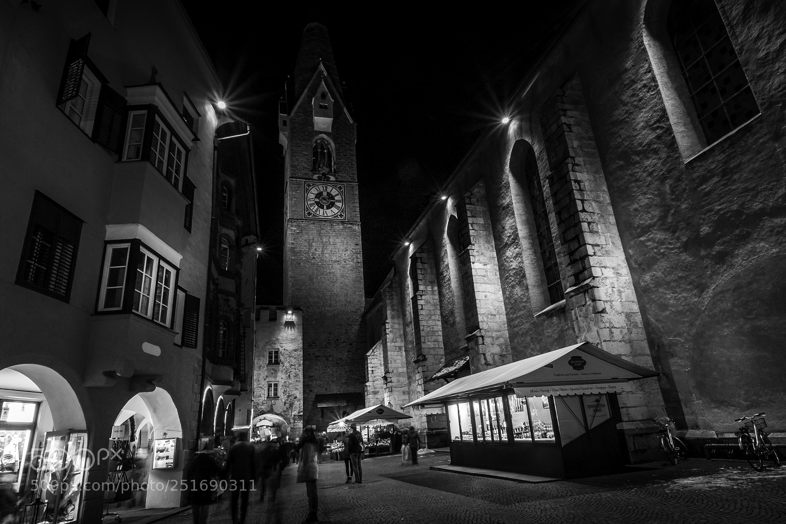 Canon EOS 40D sample photo. Black and white night photography