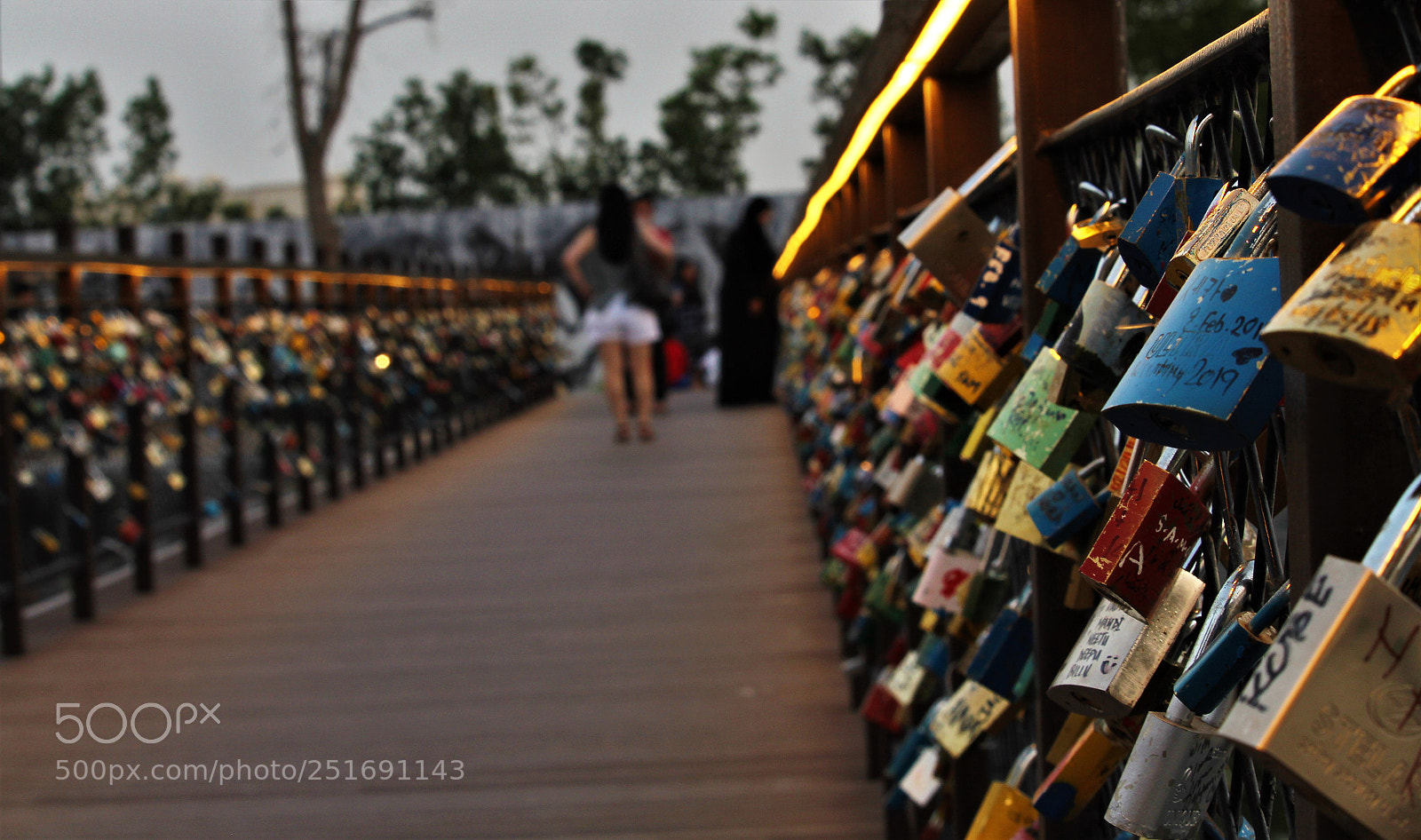 Canon EOS 1300D (EOS Rebel T6 / EOS Kiss X80) sample photo. Love lock bridge dubai photography